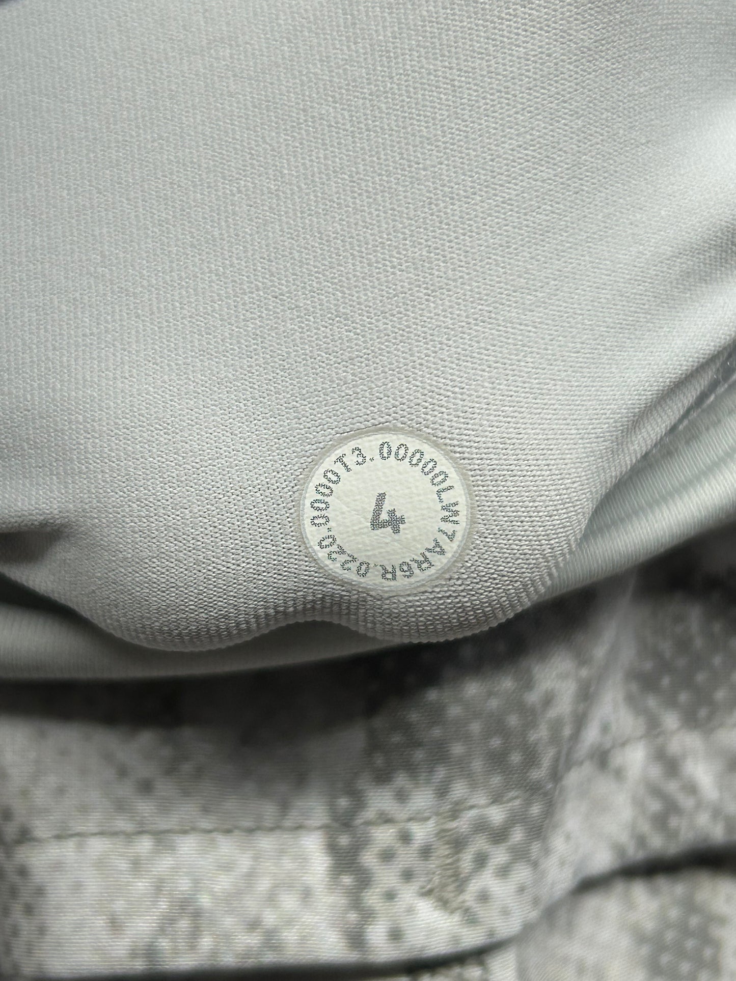 Lululemon Speed Up Short 2.5" Size 4 City Breeze Alpine White Multi