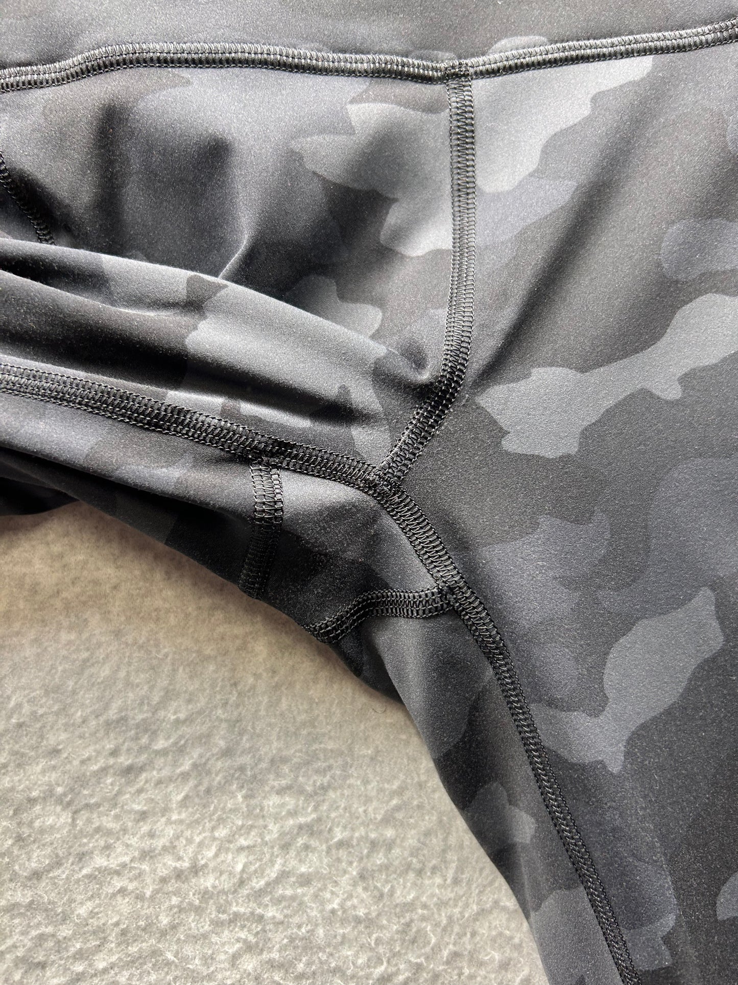 Lululemon Fast and Free High-Rise Tight 27" Brushed Nulux Size 6 Heritage 365 Camo Deep Coal Multi