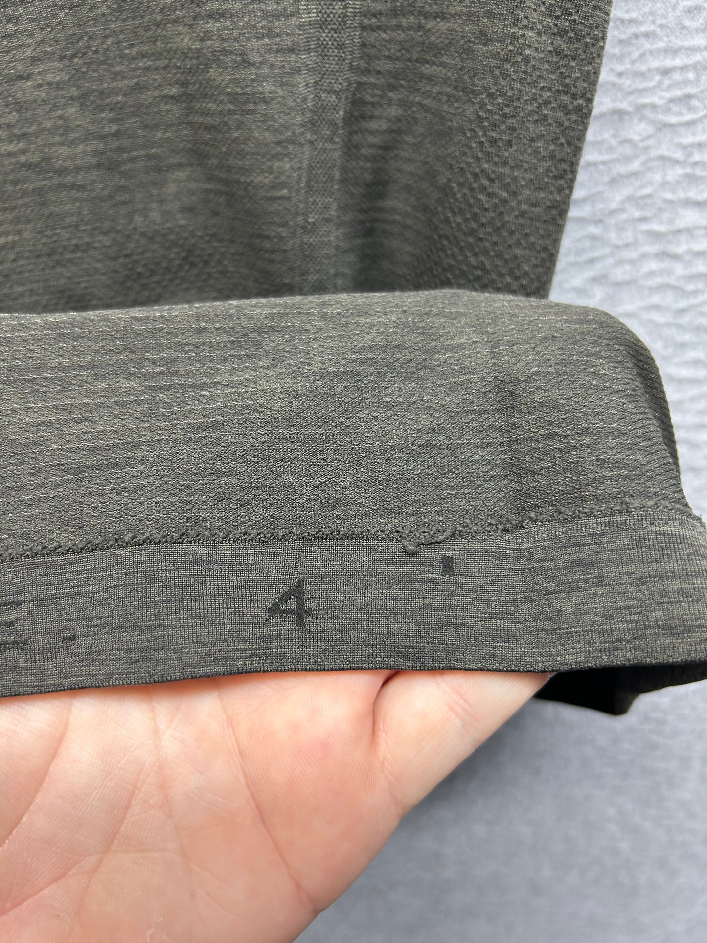 Lululemon Swiftly Tech Short Sleeve Crew Size 4 Dark Olive