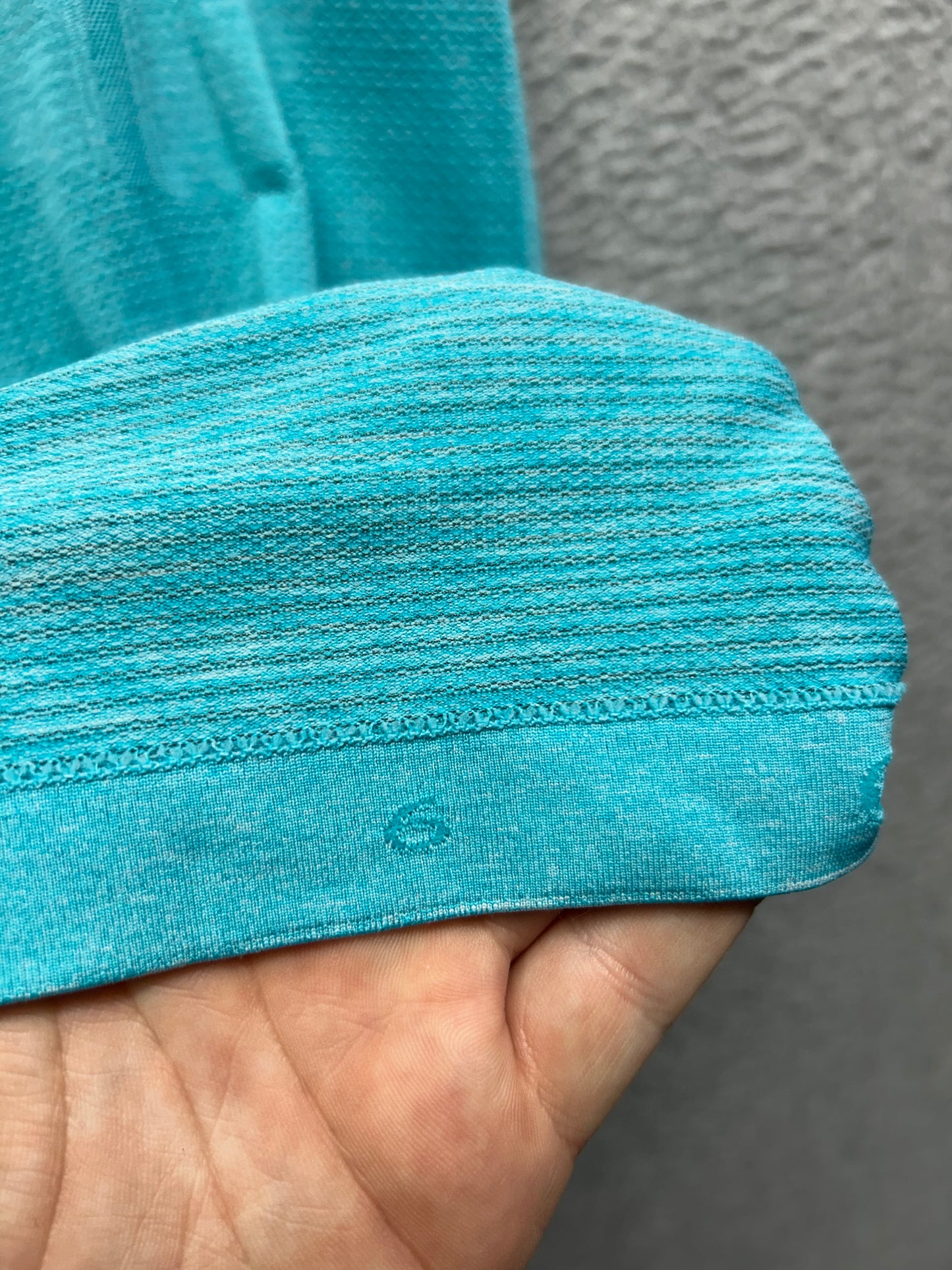 Lululemon Swiftly Tech Short Sleeve Crew Size 6 Bleacher Blue