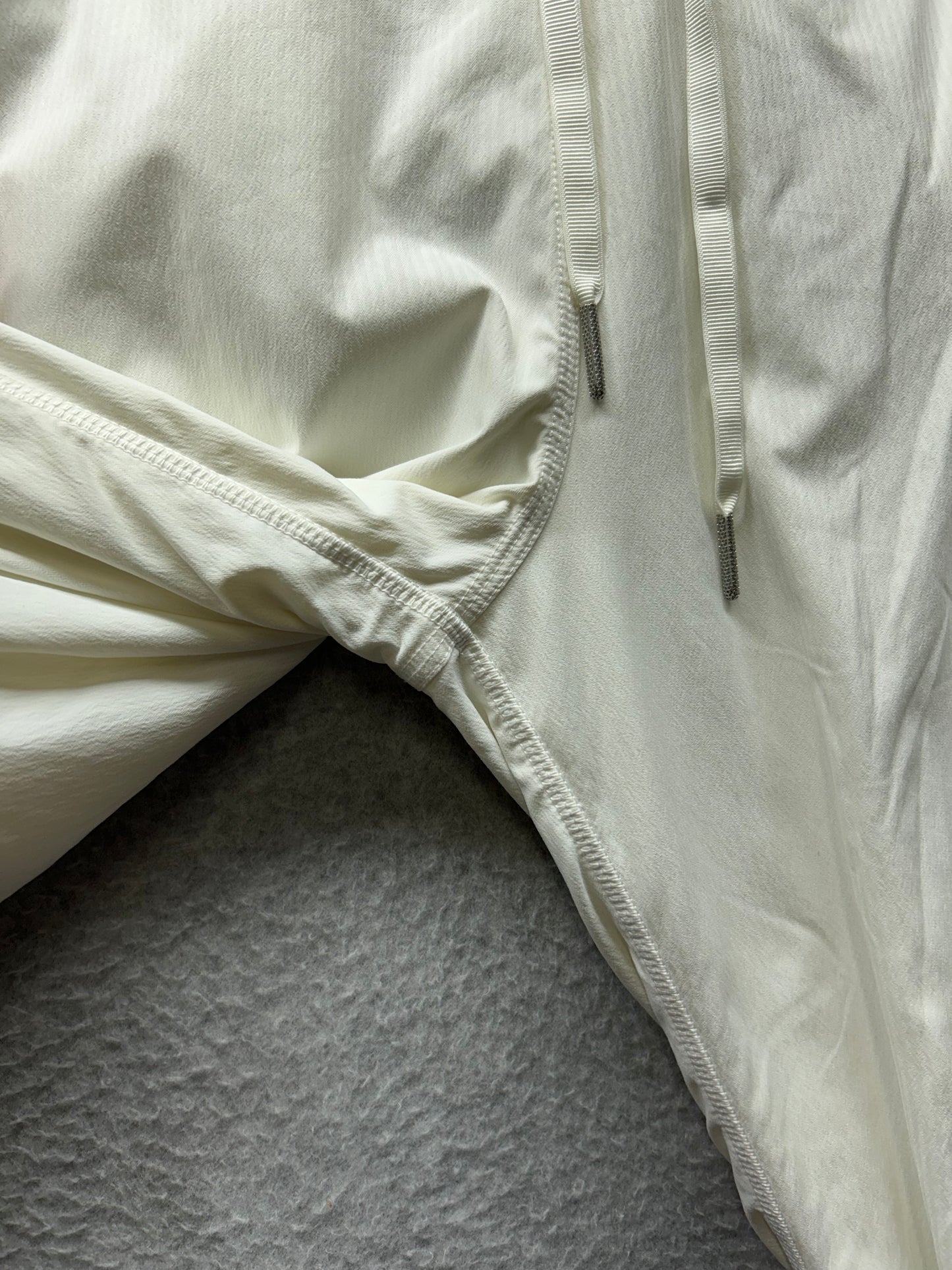 Lululemon Dance Studio Mid-Rise 20" Cropped Pant Size 6 White