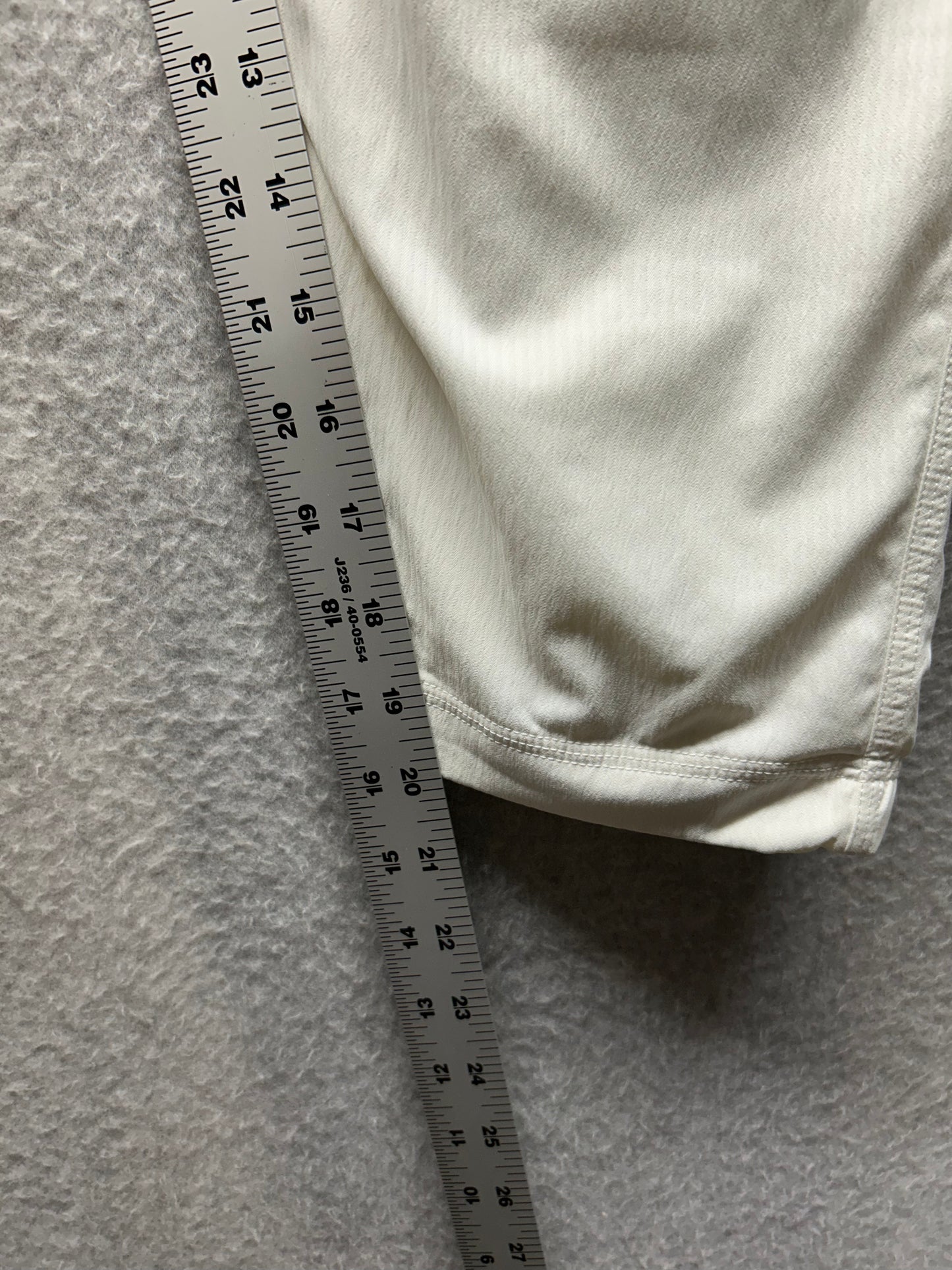 Lululemon Dance Studio Mid-Rise 20" Cropped Pant Size 6 White
