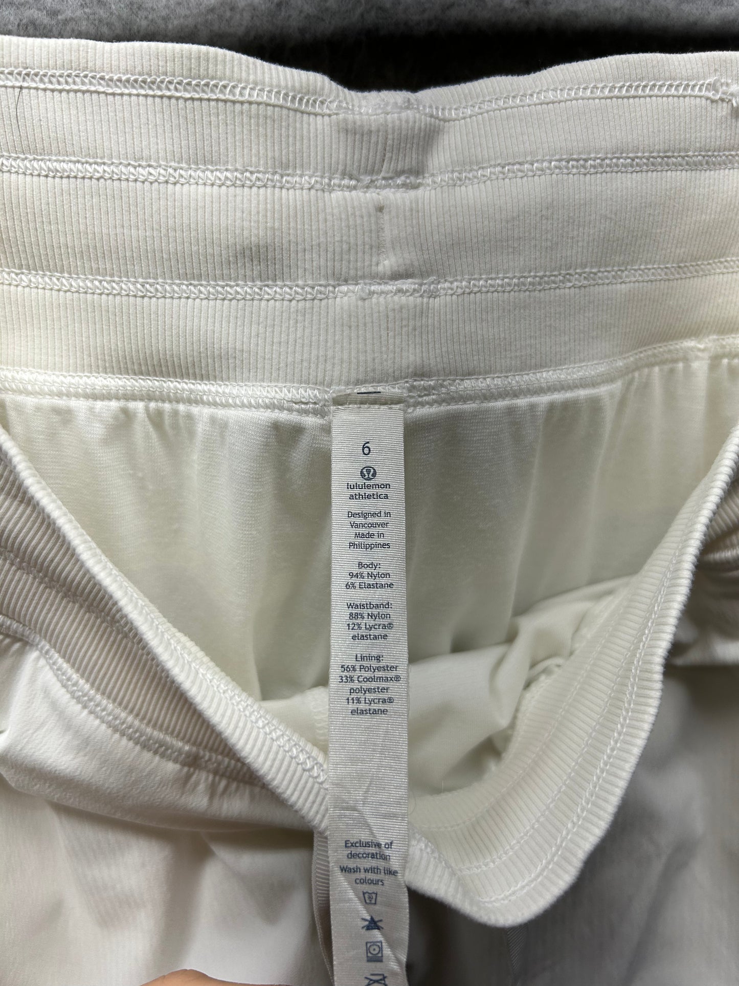 Lululemon Dance Studio Mid-Rise 20" Cropped Pant Size 6 White