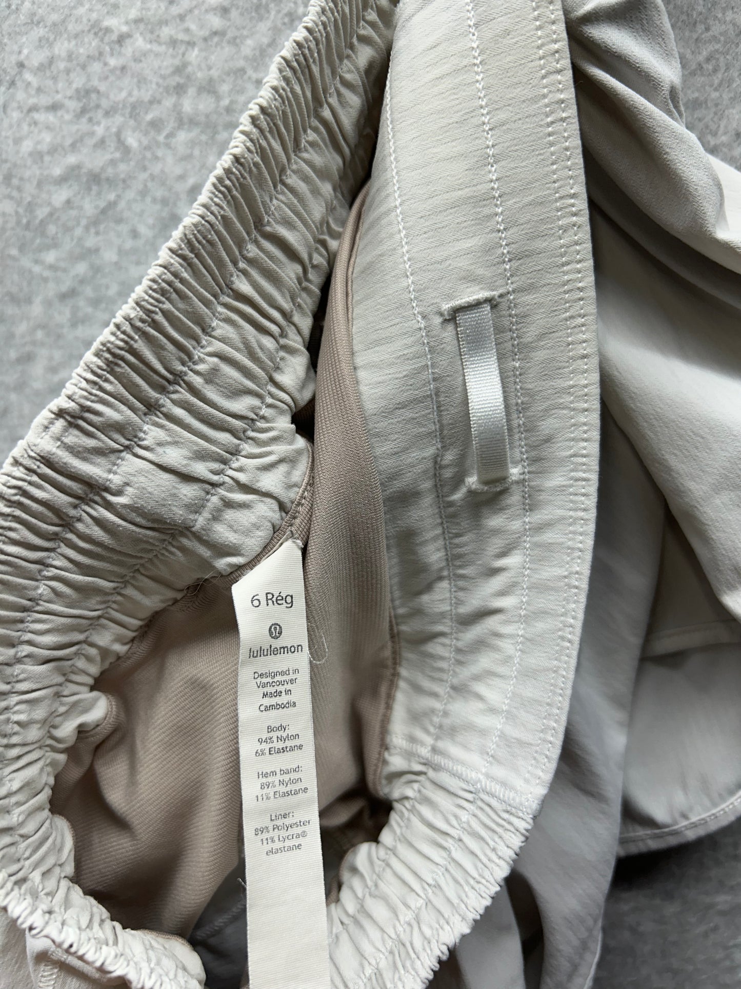 Lululemon Hotty Hot Short II 2.5" Size 6 Reg White