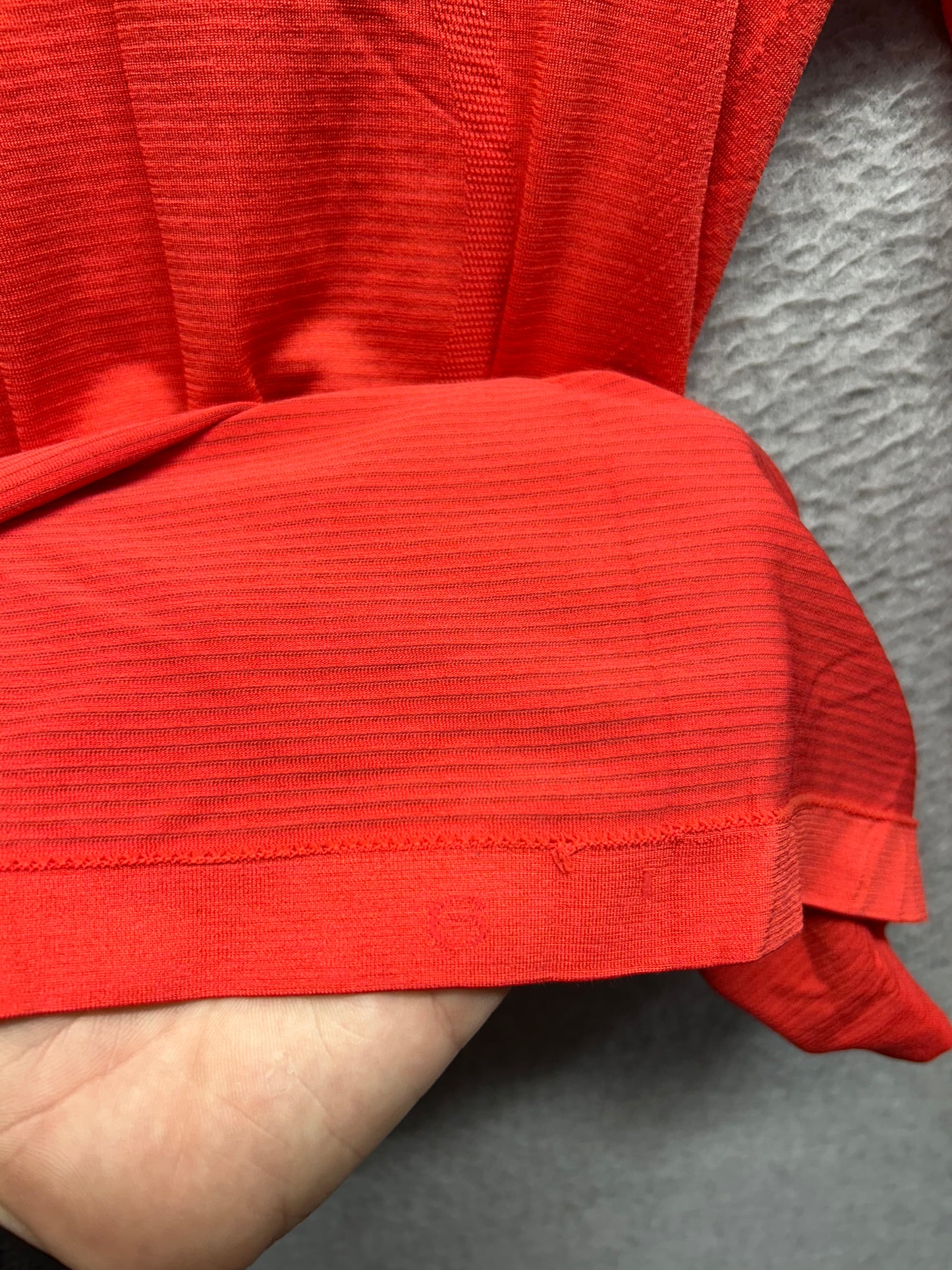 Lululemon Swiftly Tech Long-Sleeve Shirt 2.0 Hip Length Size 6 Hot Heat