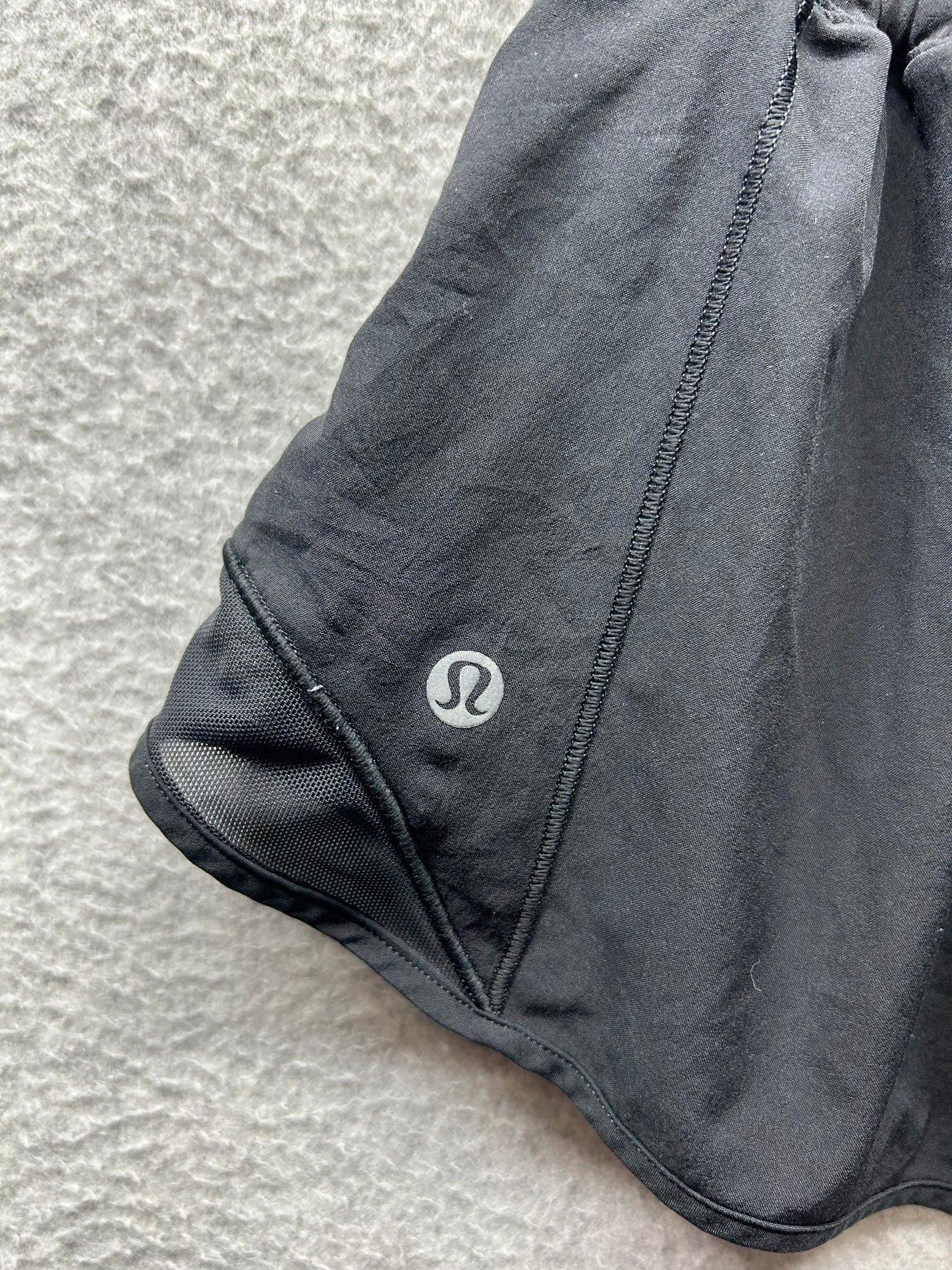 Lululemon Hotty Hot Low-Rise Lined Short 2.5" Size 2 Black