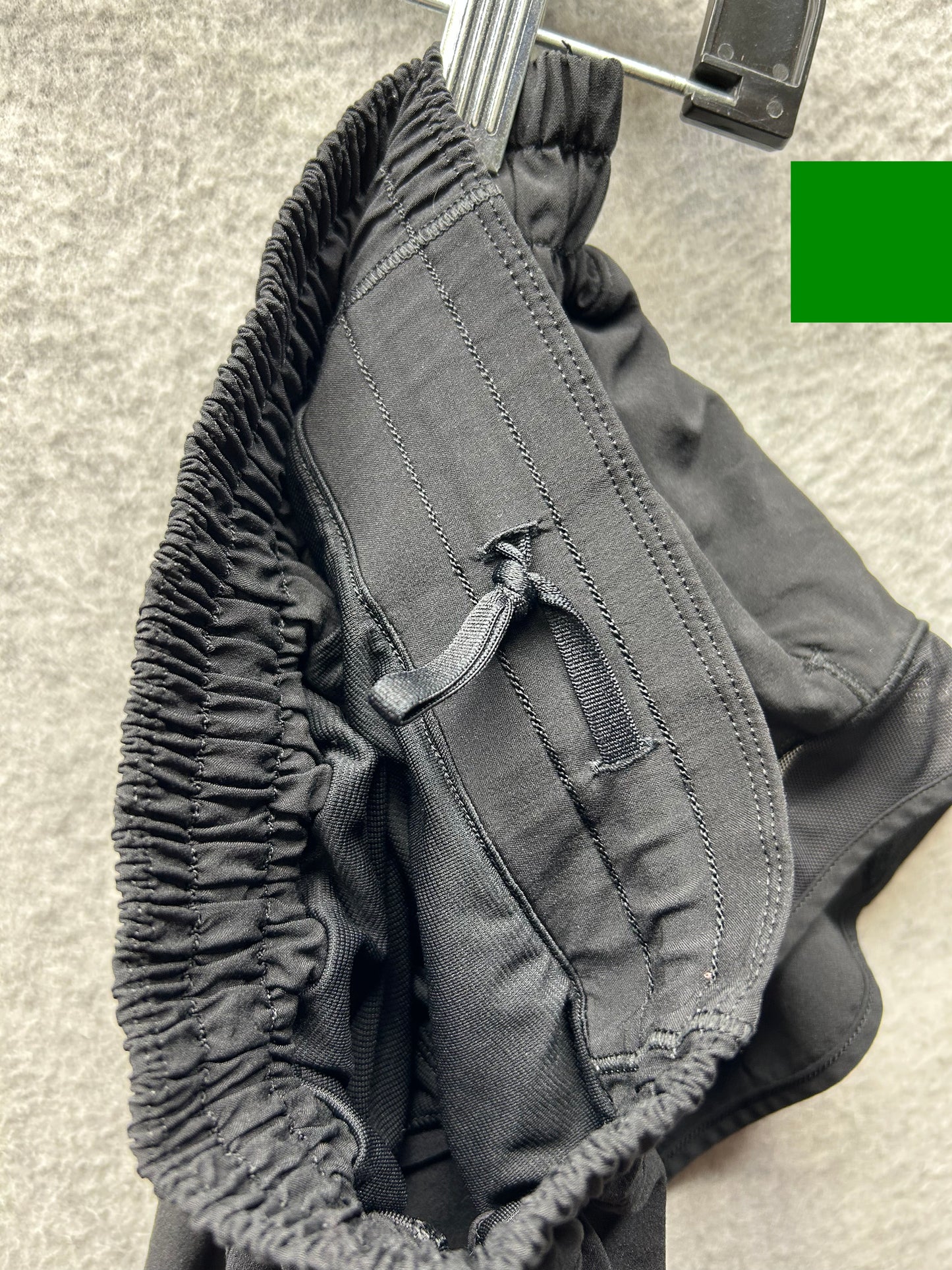 Lululemon Hotty Hot Low-Rise Lined Short 2.5" Size 2 Black