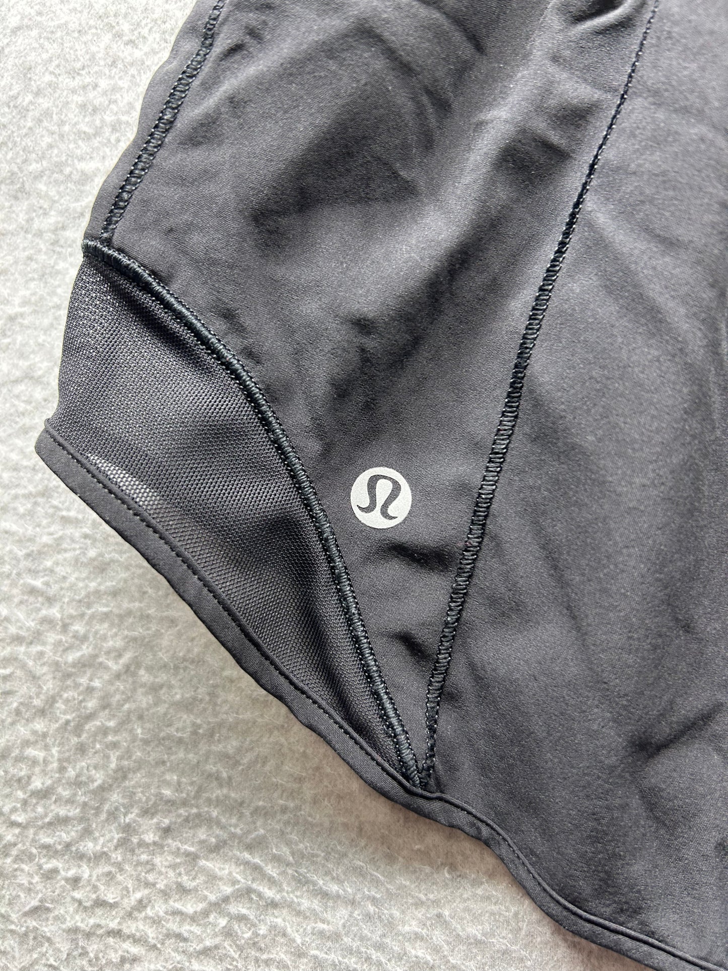 Lululemon Hotty Hot Short II Long 4" Size 8 Black