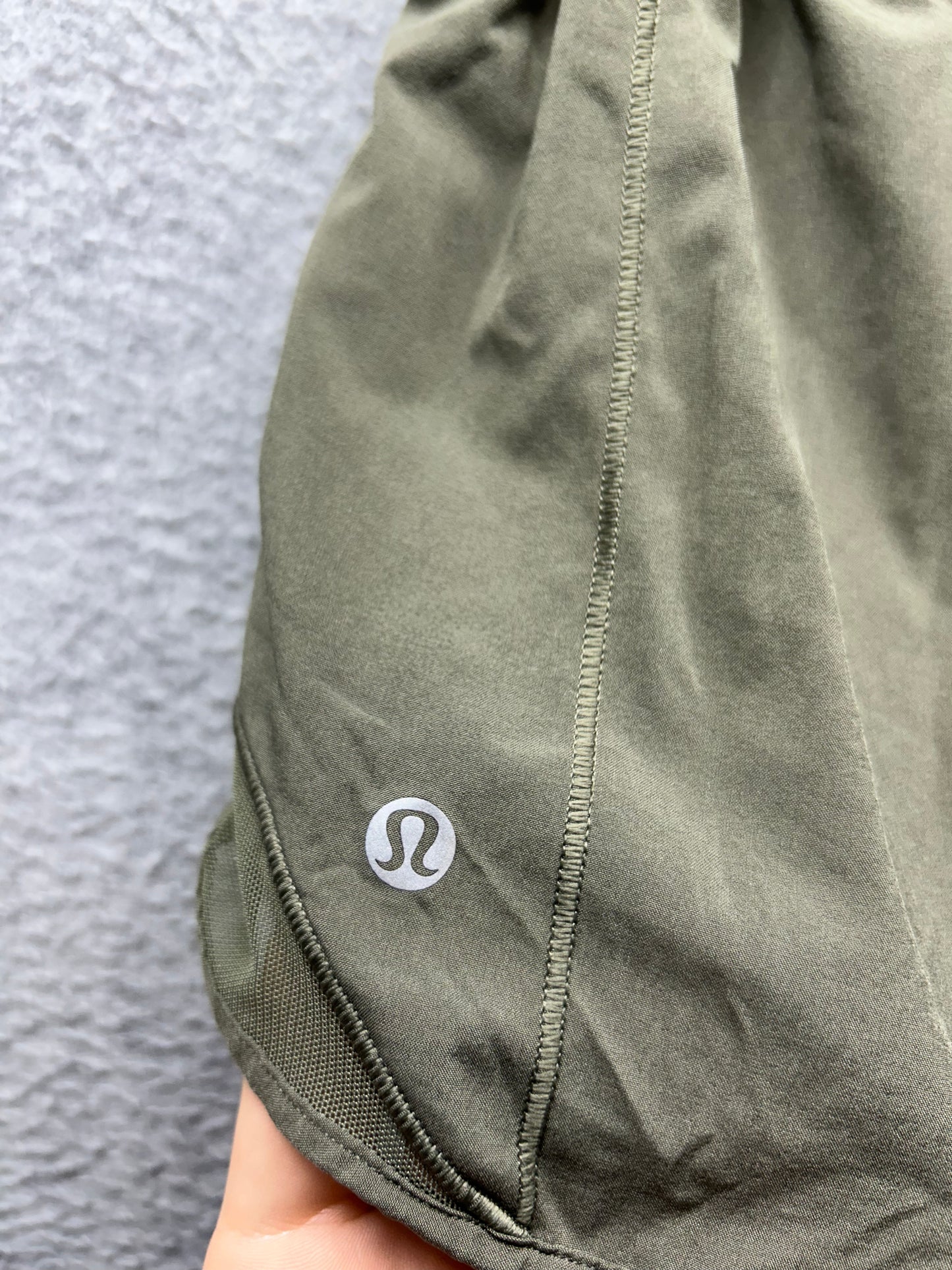 Lululemon Hotty Hot Short II Long 4" Size 4 Sage