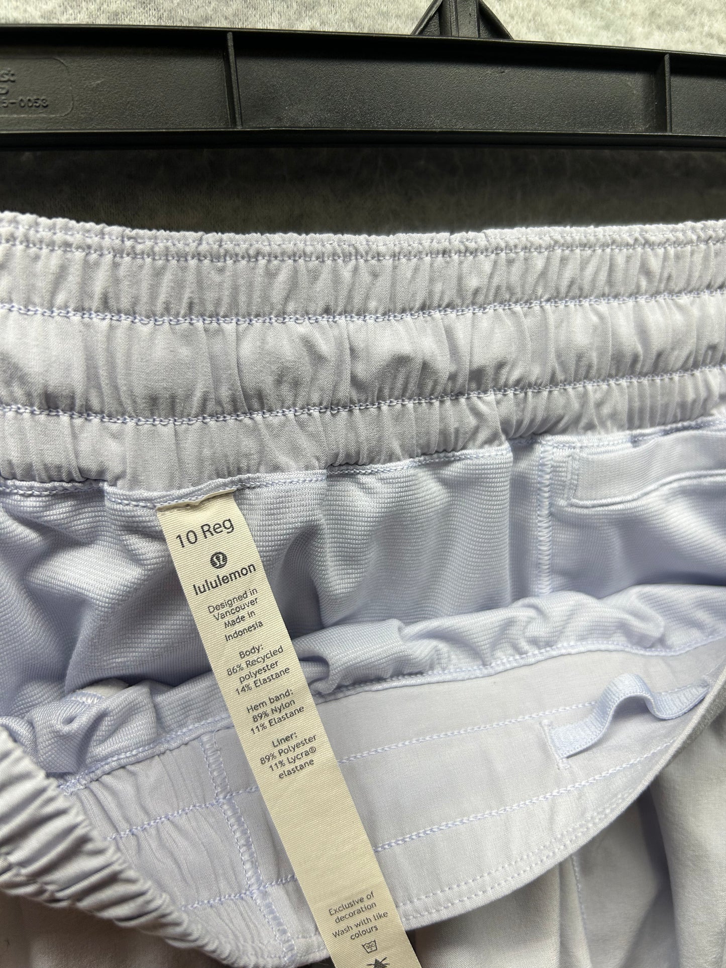 Lululemon Hotty Hot Short II 2.5" Size 10 Reg Serene Blue