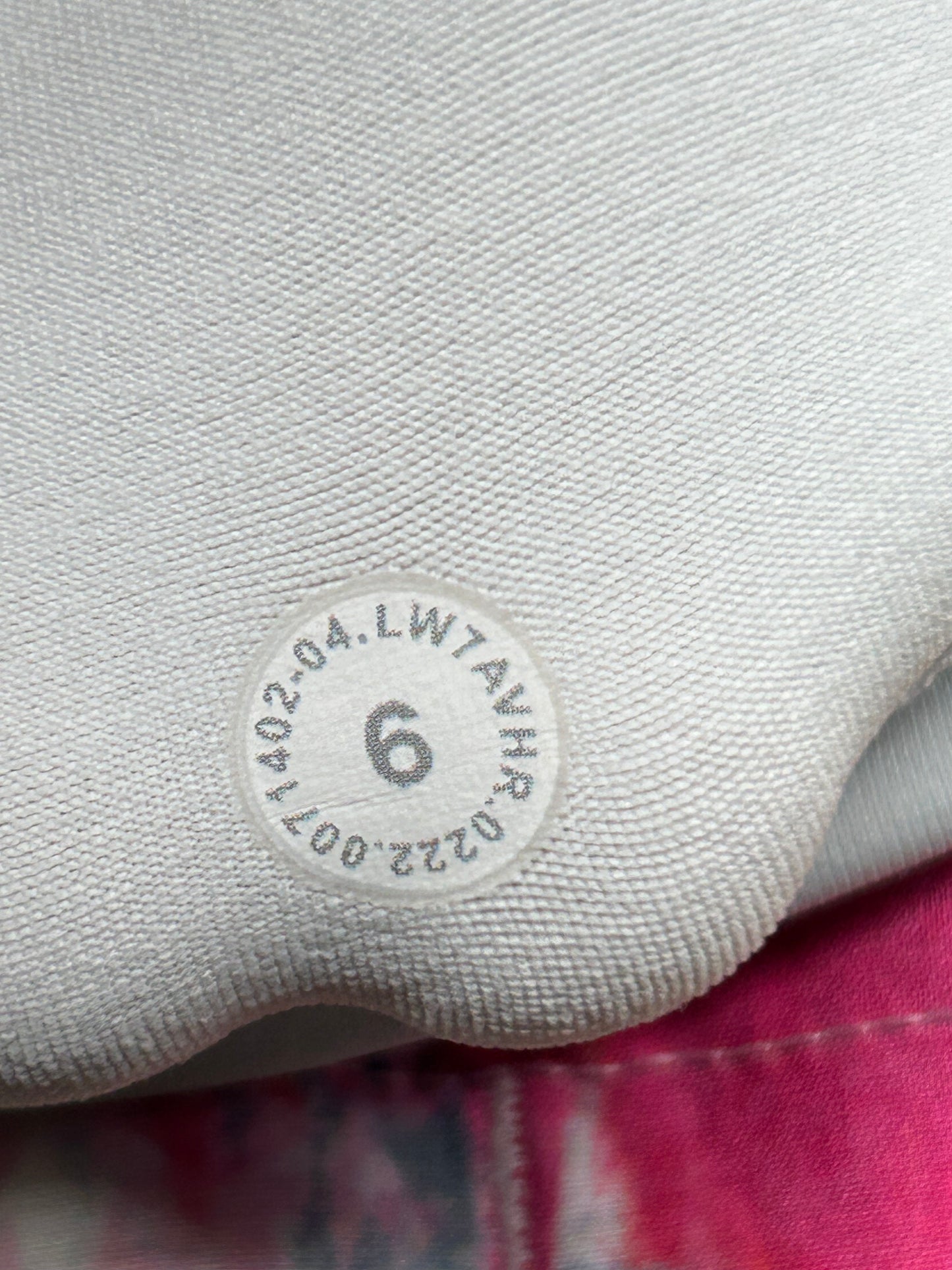 Lululemon Speed Up Low-Rise Lined Short 2.5" Size 6 No Limits White Multi