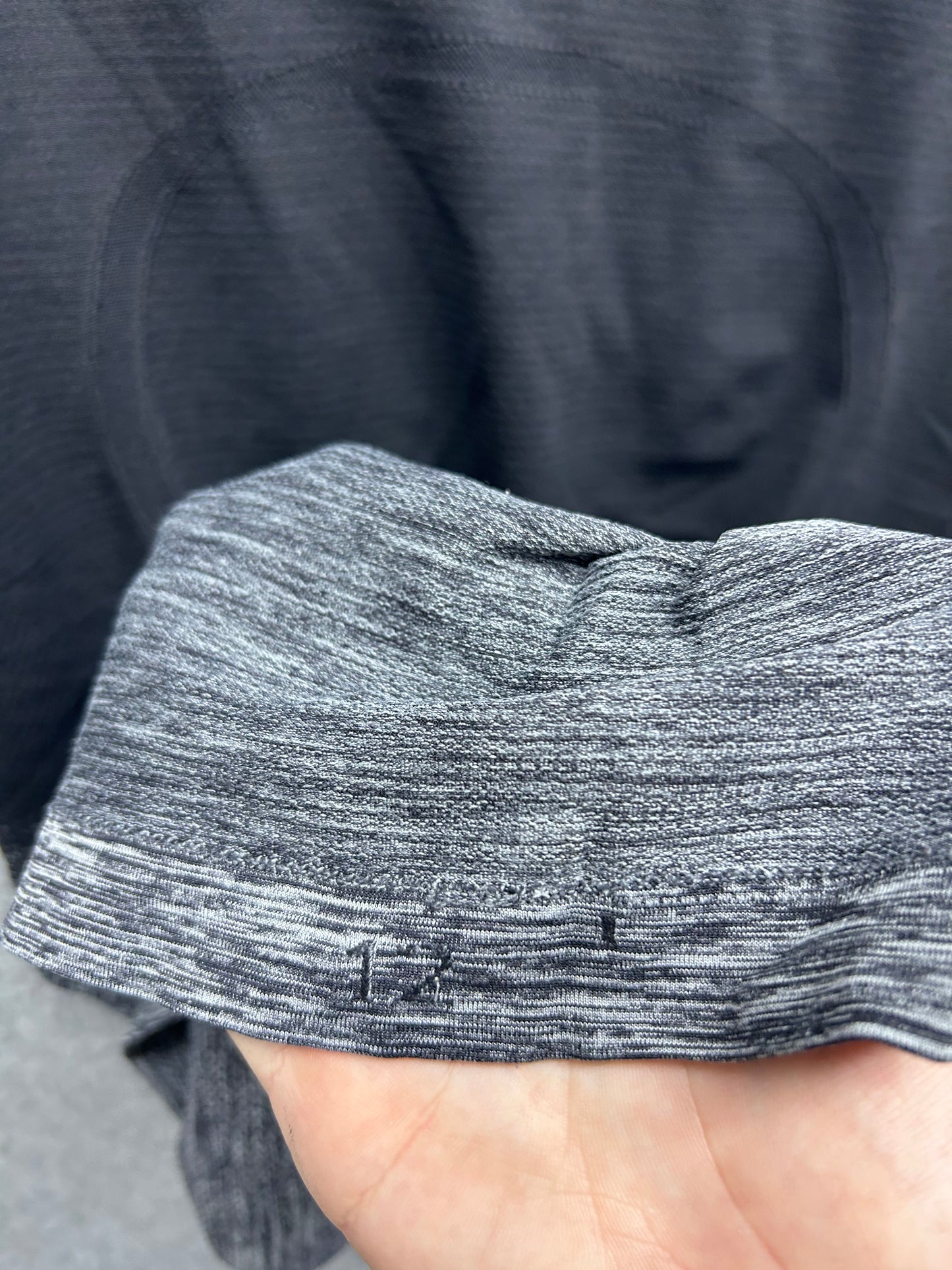 Lululemon Swiftly Tech Short Sleeve Crew Size 12 White / Black Gradient