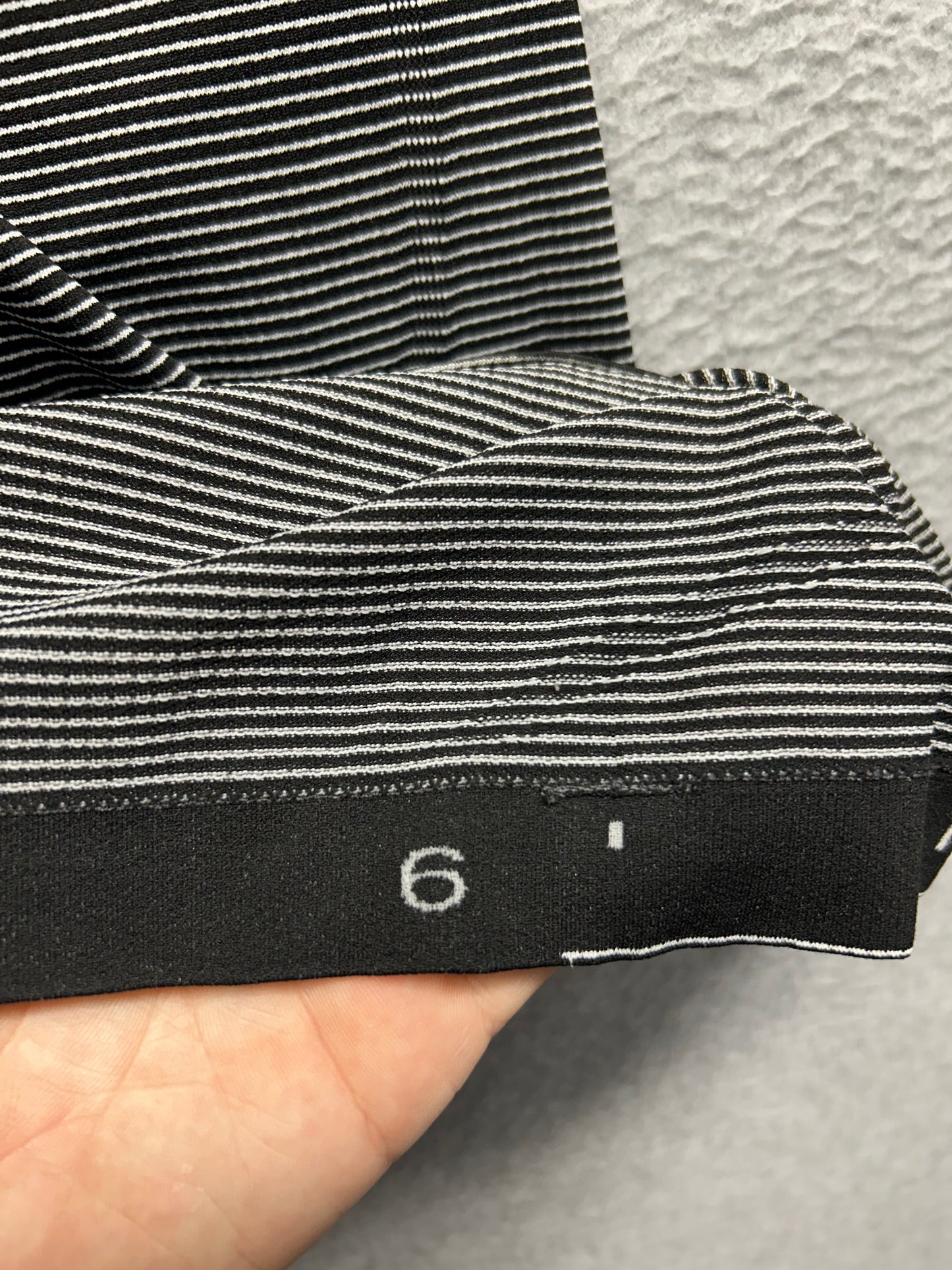 Lululemon Swiftly Tech Racerback Size 6 Black | White Stripe