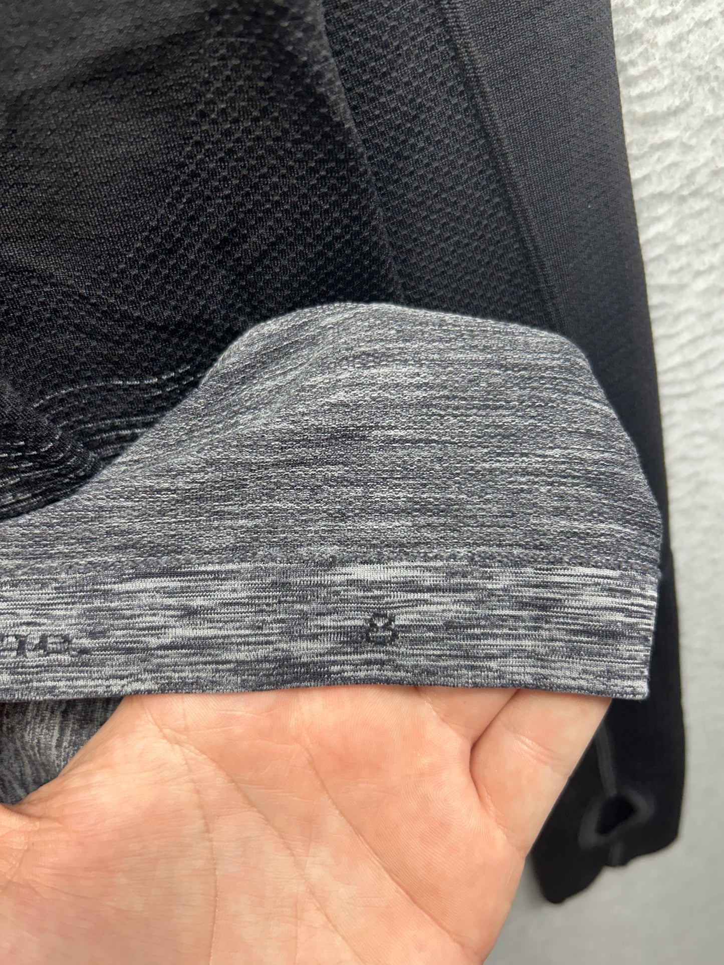 Lululemon Swiftly Tech Long Sleeve Crew Size 8 Ombre White / Black