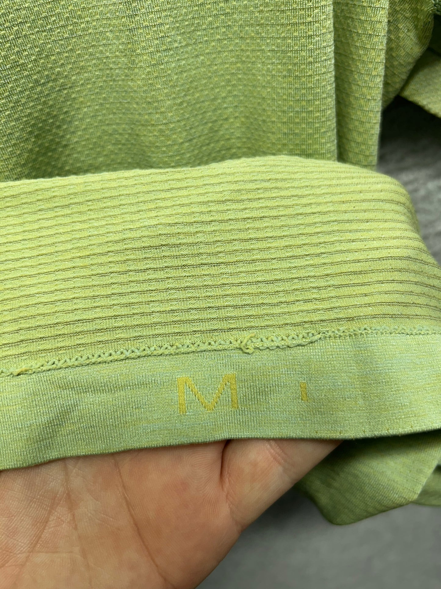 Lululemon Metal Vent Tech Short Sleeve Size Medium Lime Green