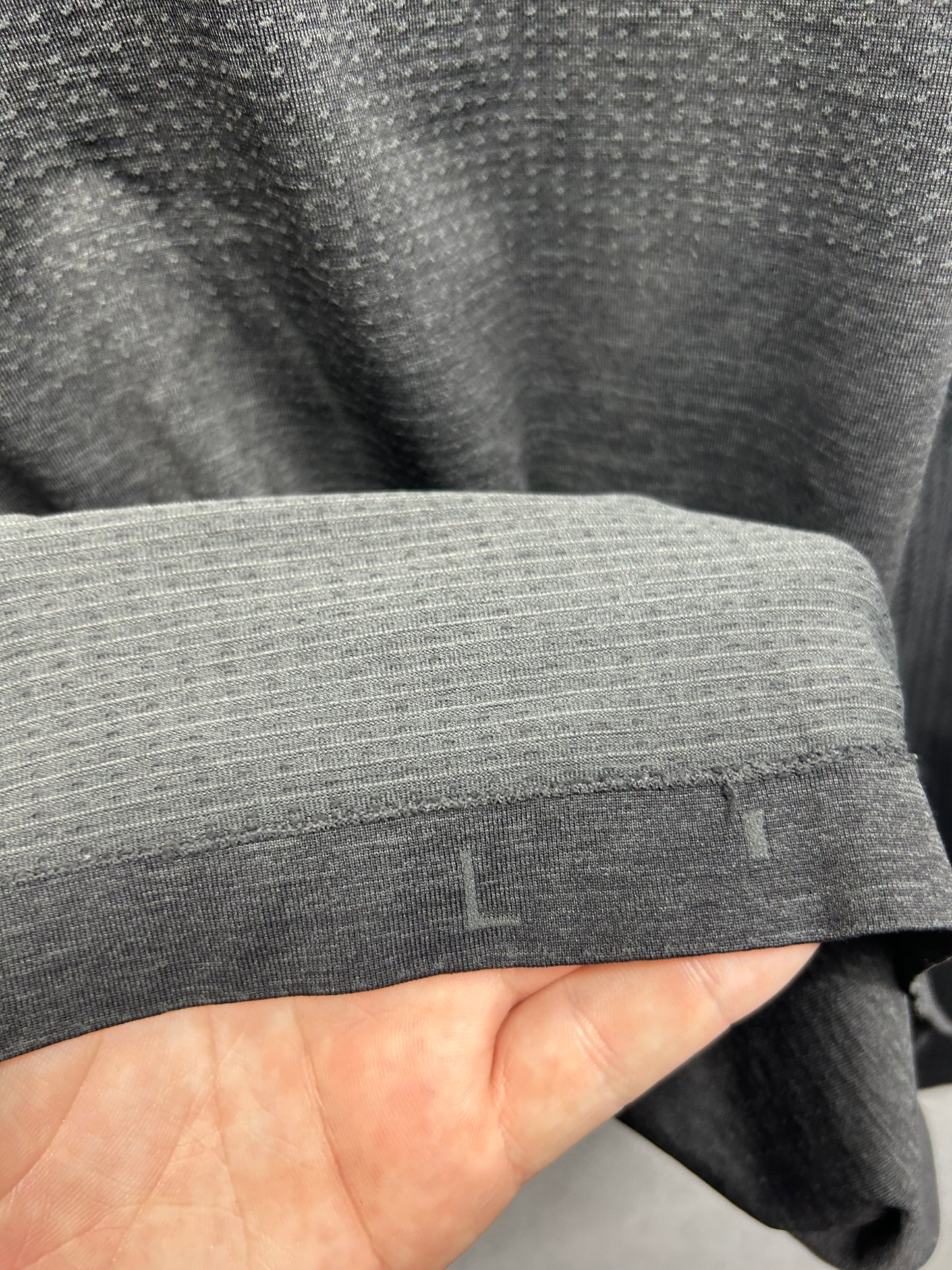 Lululemon Metal Vent Tech Long Sleeve Size Large Black
