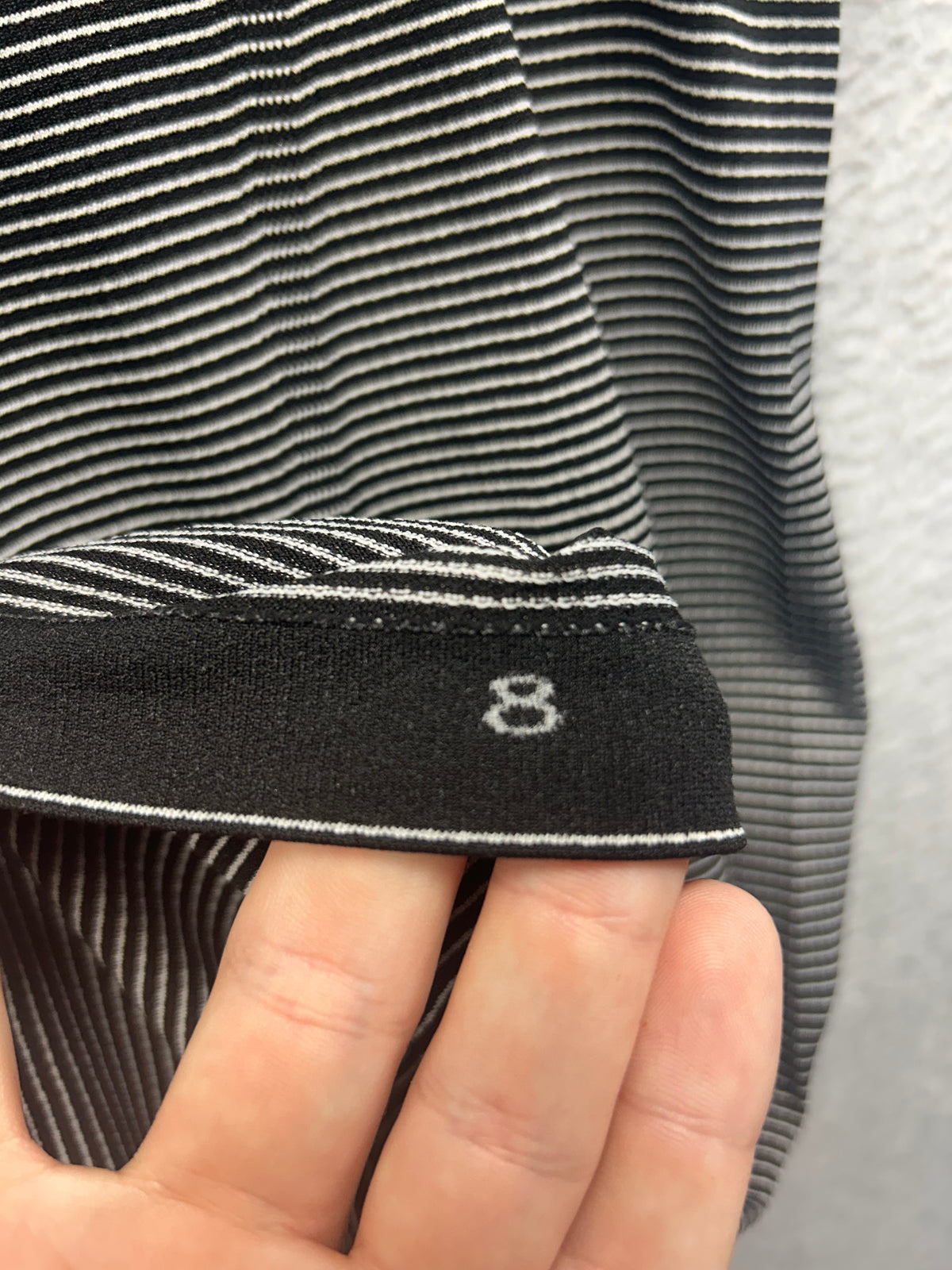 Lululemon Swiftly Tech Short Sleeve Shirt 2.0 Size 8 Gray Black Striped
