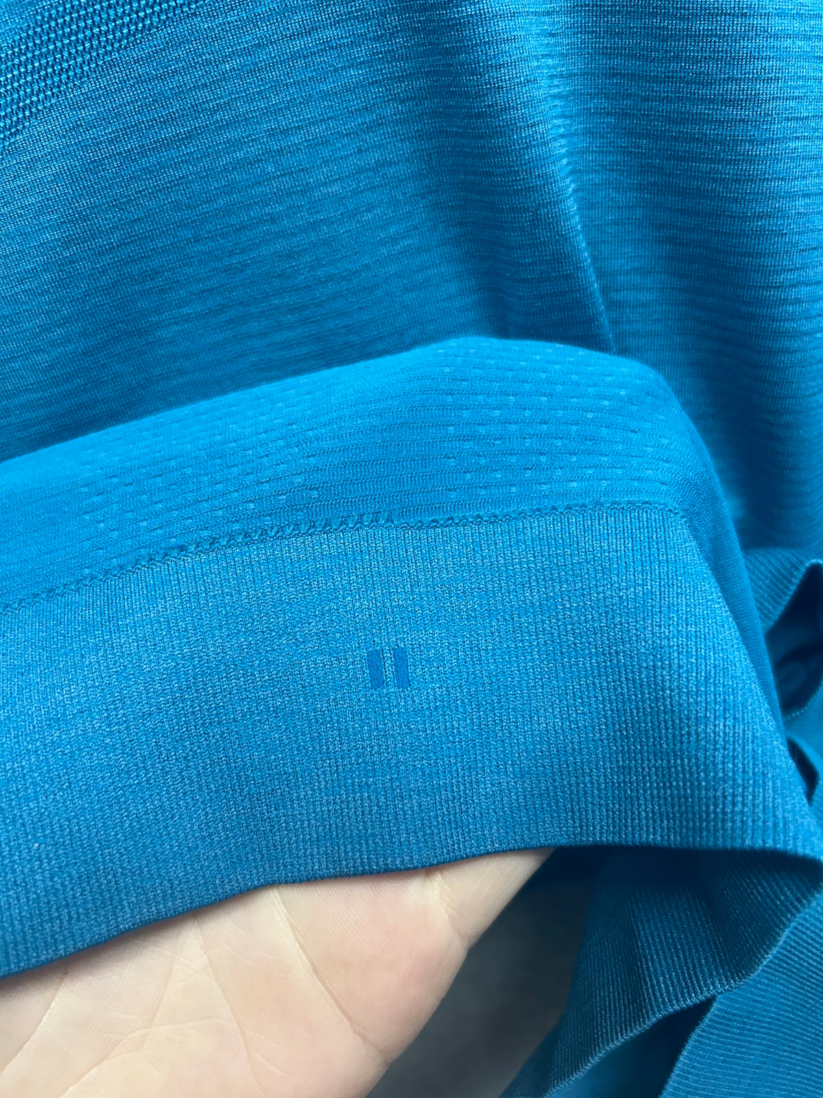 Lululemon Swiftly Tech Long Sleeve Crew Size 6 Blue | Teal