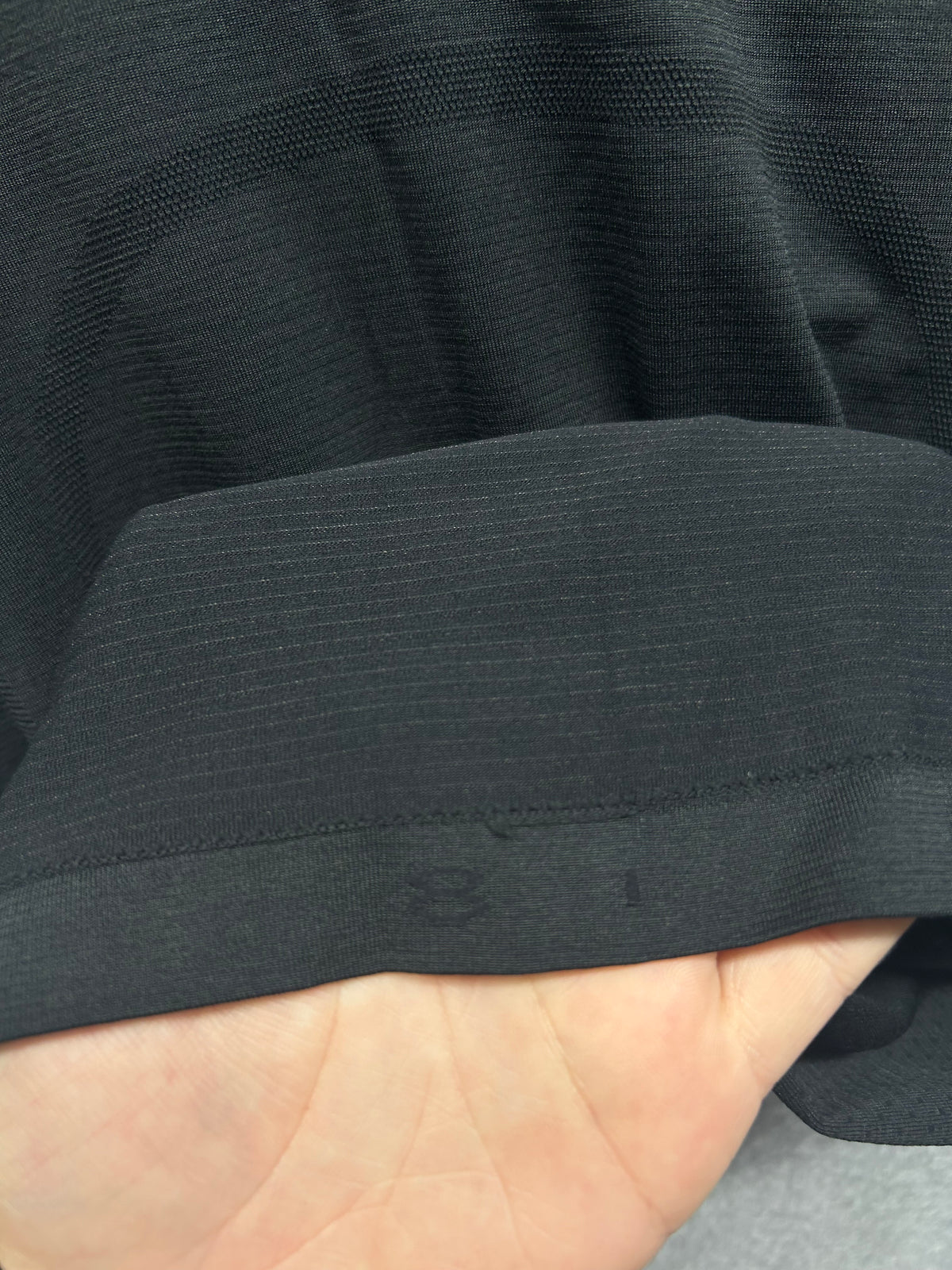 Lululemon Swiftly Tech Short Sleeve Crew Size 8 Black