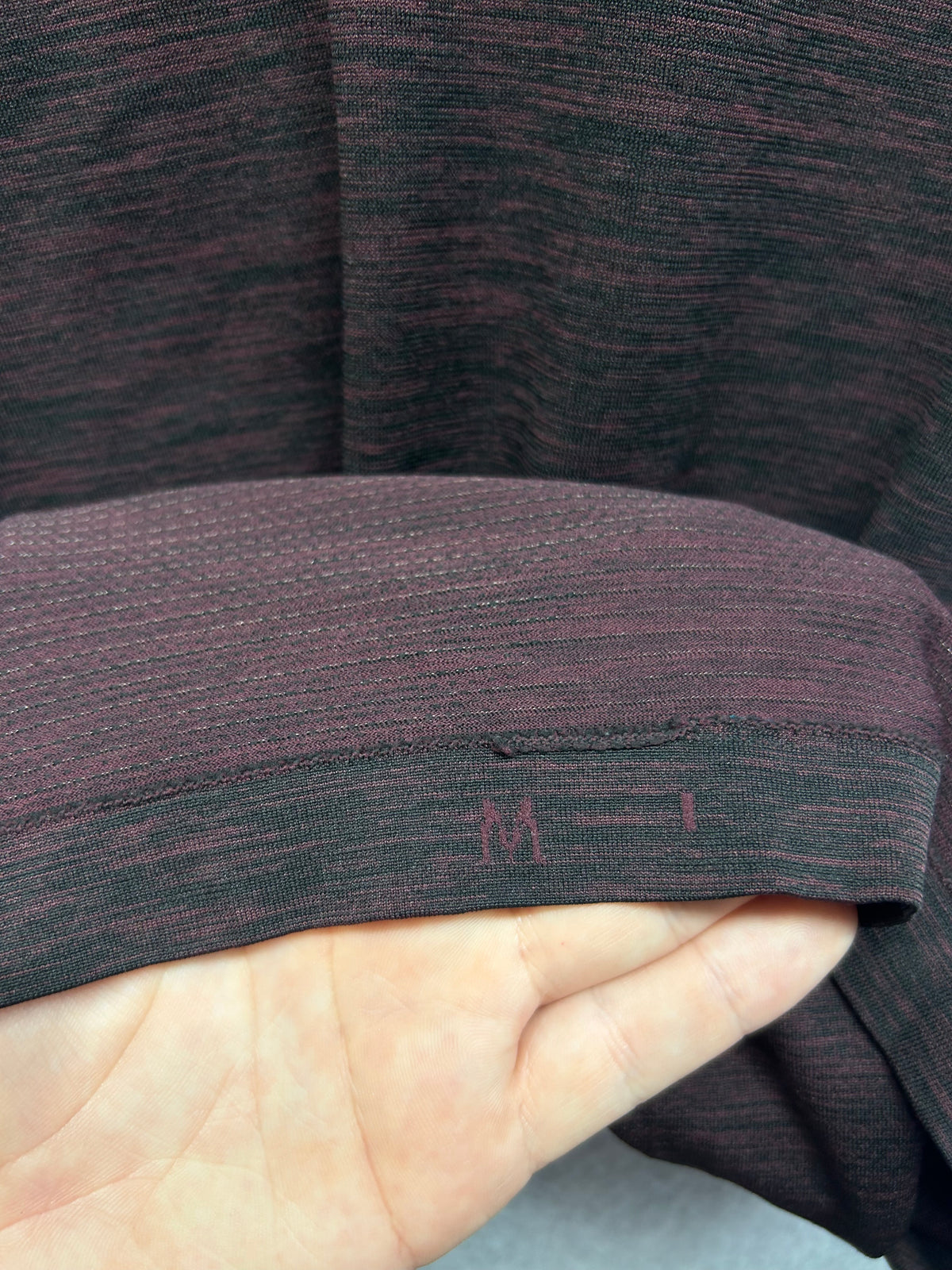 Lululemon Metal Vent Tech Short Sleeve Size Medium Oxblood
