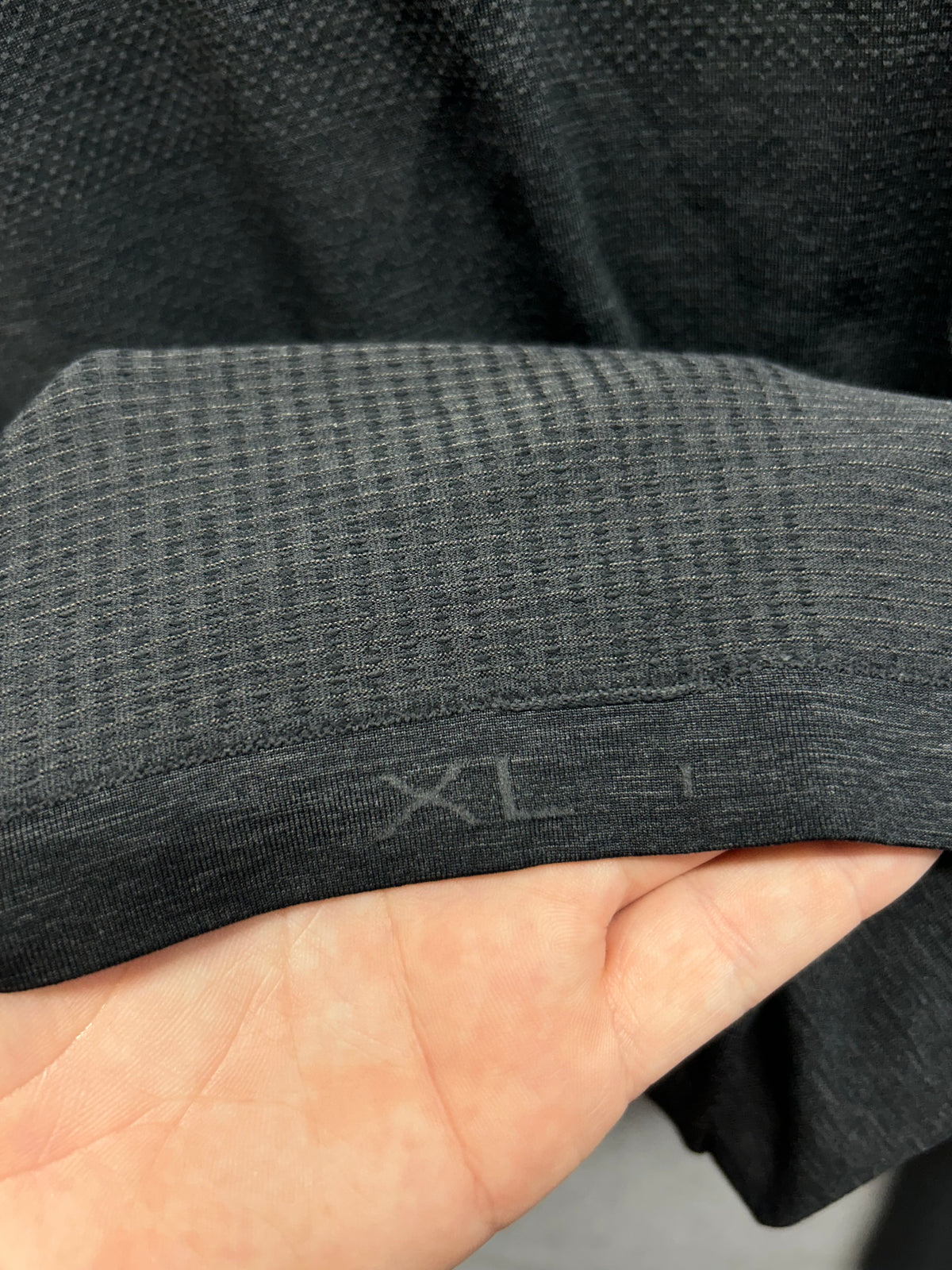 Lululemon Metal Vent Tech Long Sleeve Size XL Black