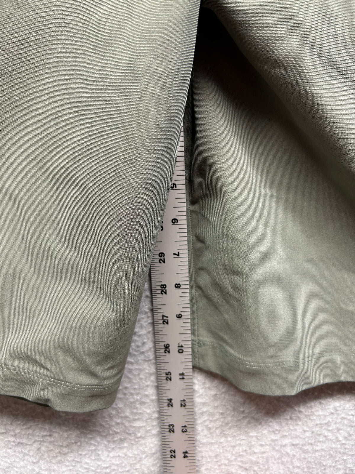 Lululemon Commission Short Relaxed Warpstreme 11" Size 34 Dark Olive