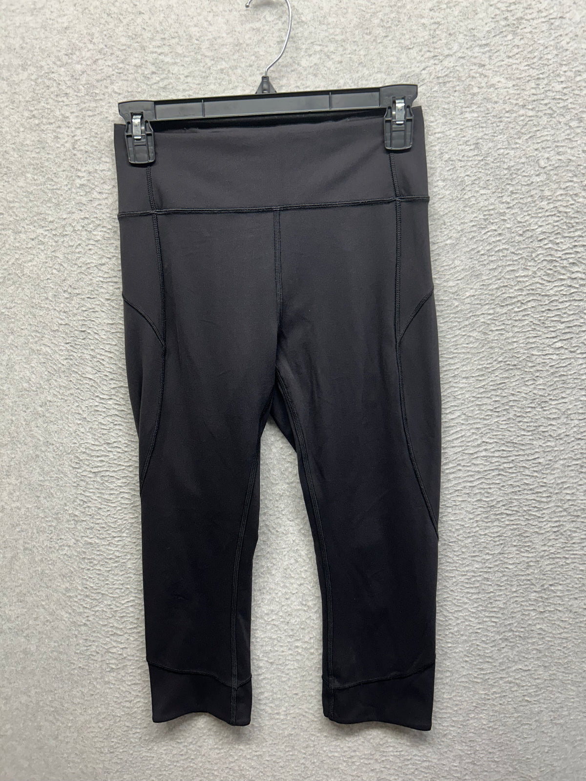 Lululemon In Movement Crop Everlux 19" Size 6 Black (First Release)