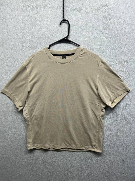 Lululemon EasySet Training Short-Sleeve Shirt Size Small Dilute Wash Sand