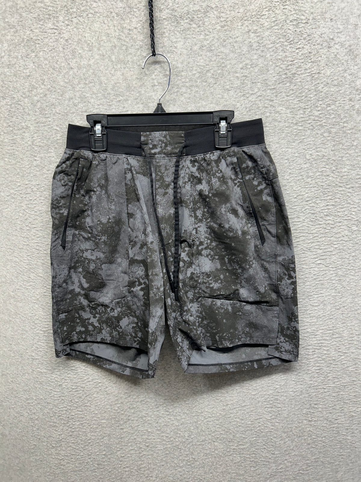 Lululemon License to Train Linerless Short 7" Size S Command Camo Vapor Multi