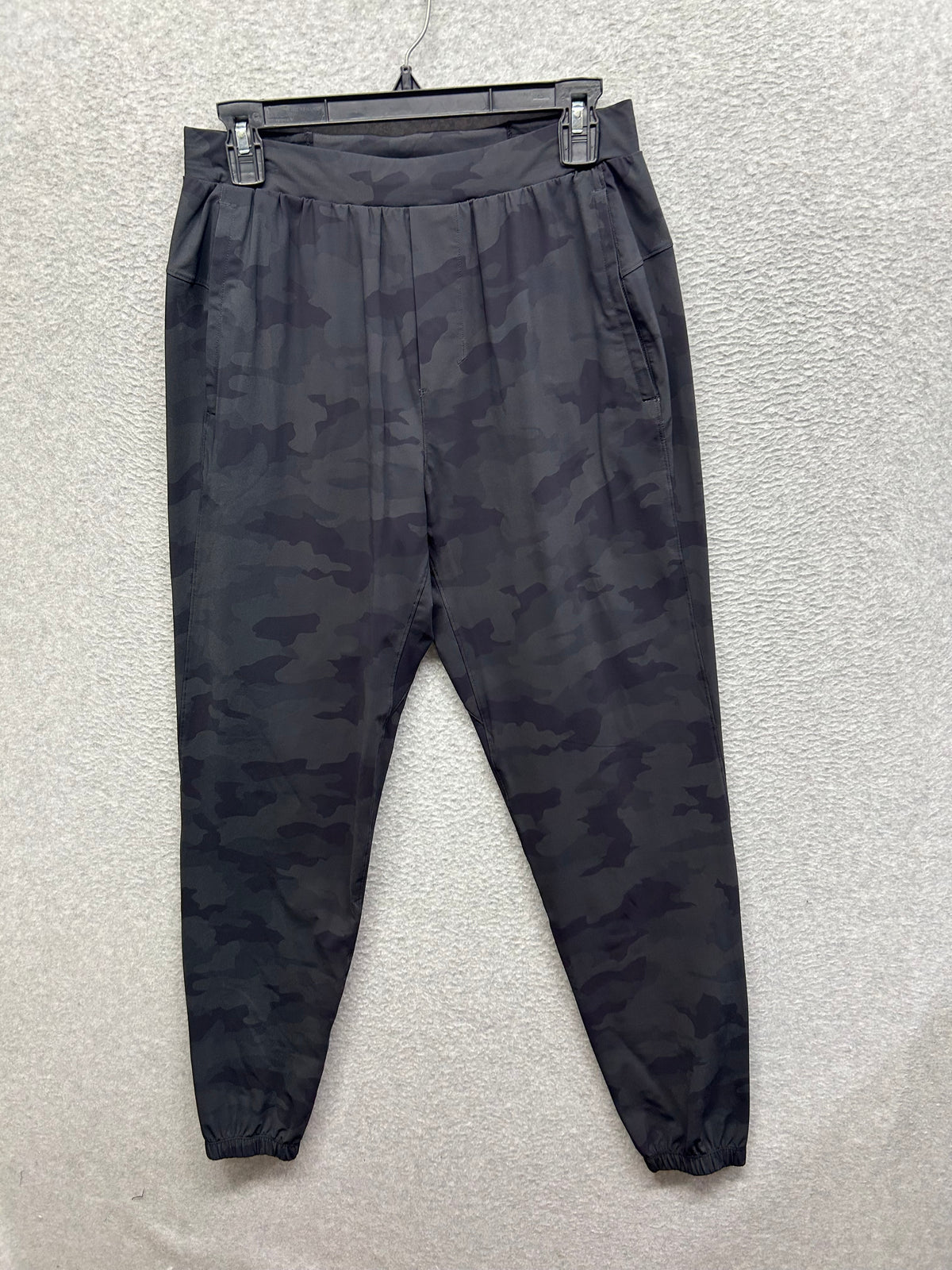 Lululemon Surge Jogger Tall 31" Size M Heritage 365 Camo Black Multi