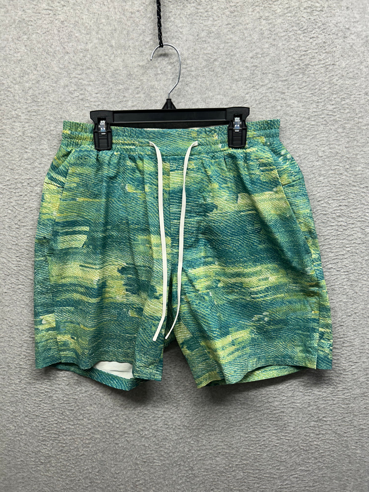 Lululemon Channel Cross Swim Short 7" Size M Pixel Shift Hawaiian Blue Multi