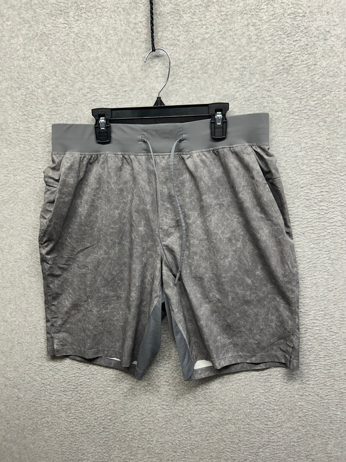 Lululemon T.H.E. Short 9" Linerless Size L Gravel Dust Asphalt Grey Multi