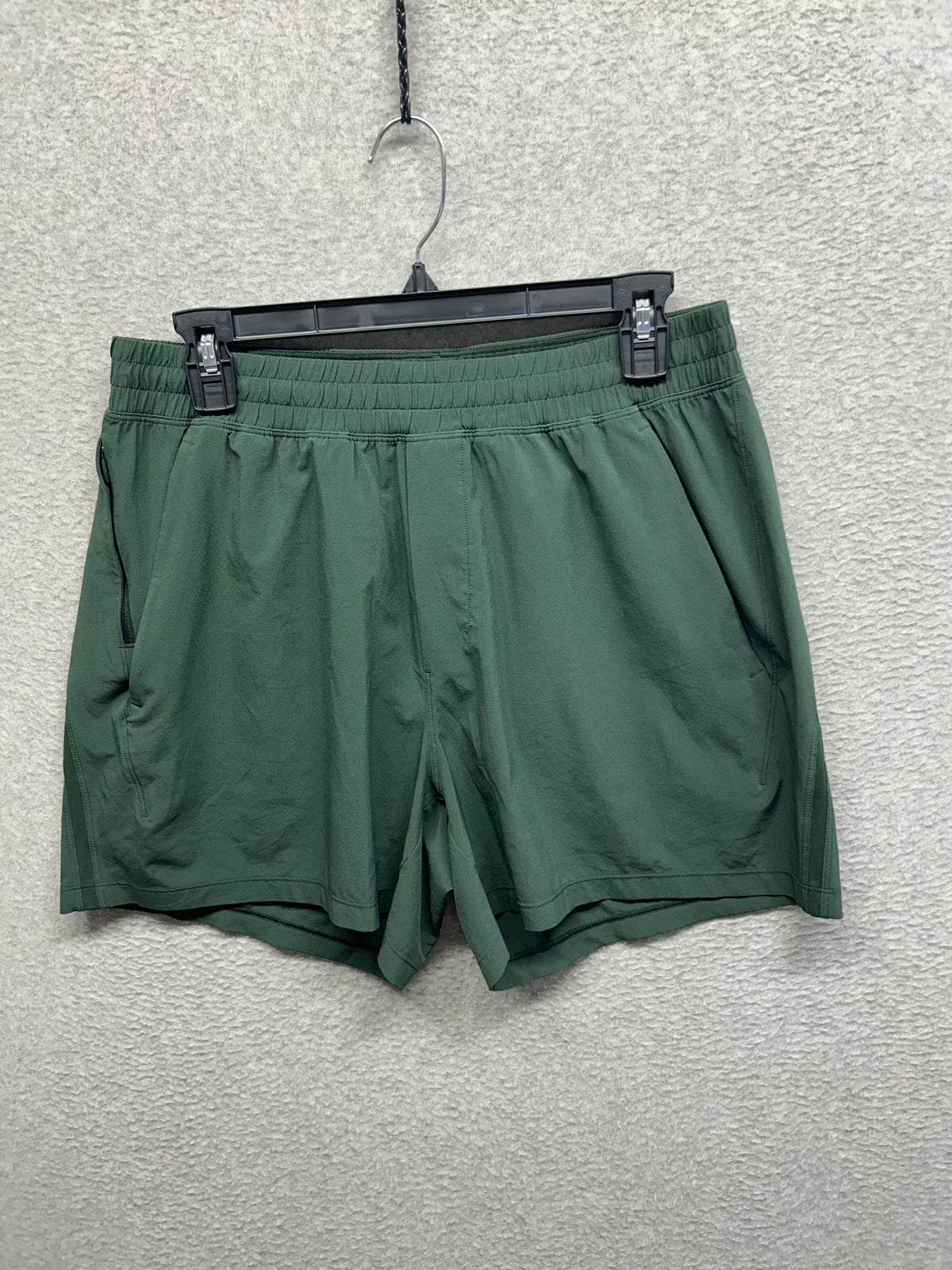 Lululemon Pace Breaker Linerless 5" Short Size Large Forrest Green