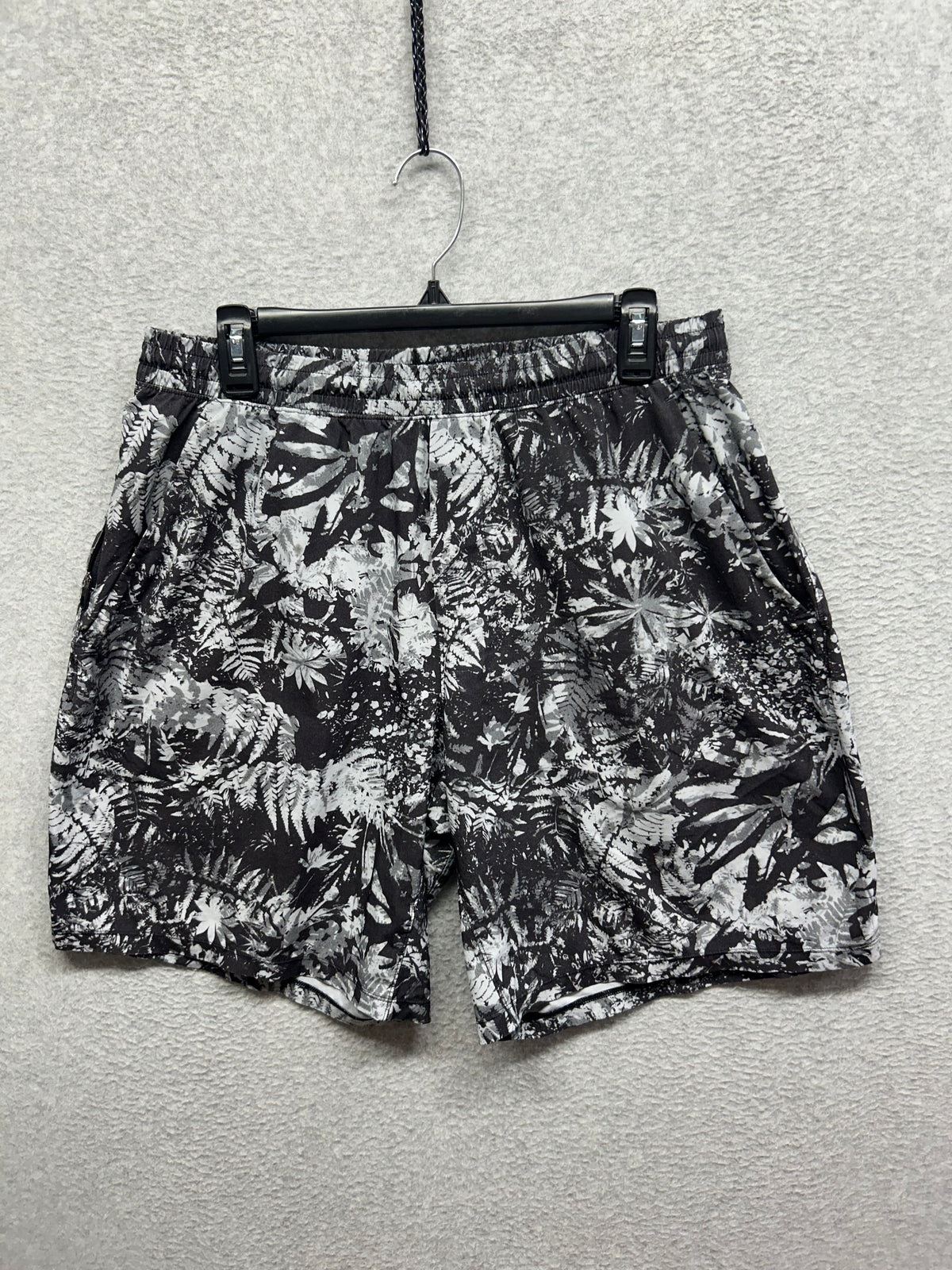 Lululemon Pace Breaker Short Linerless 9" Updated Size XL Canopy Ice Grey Black