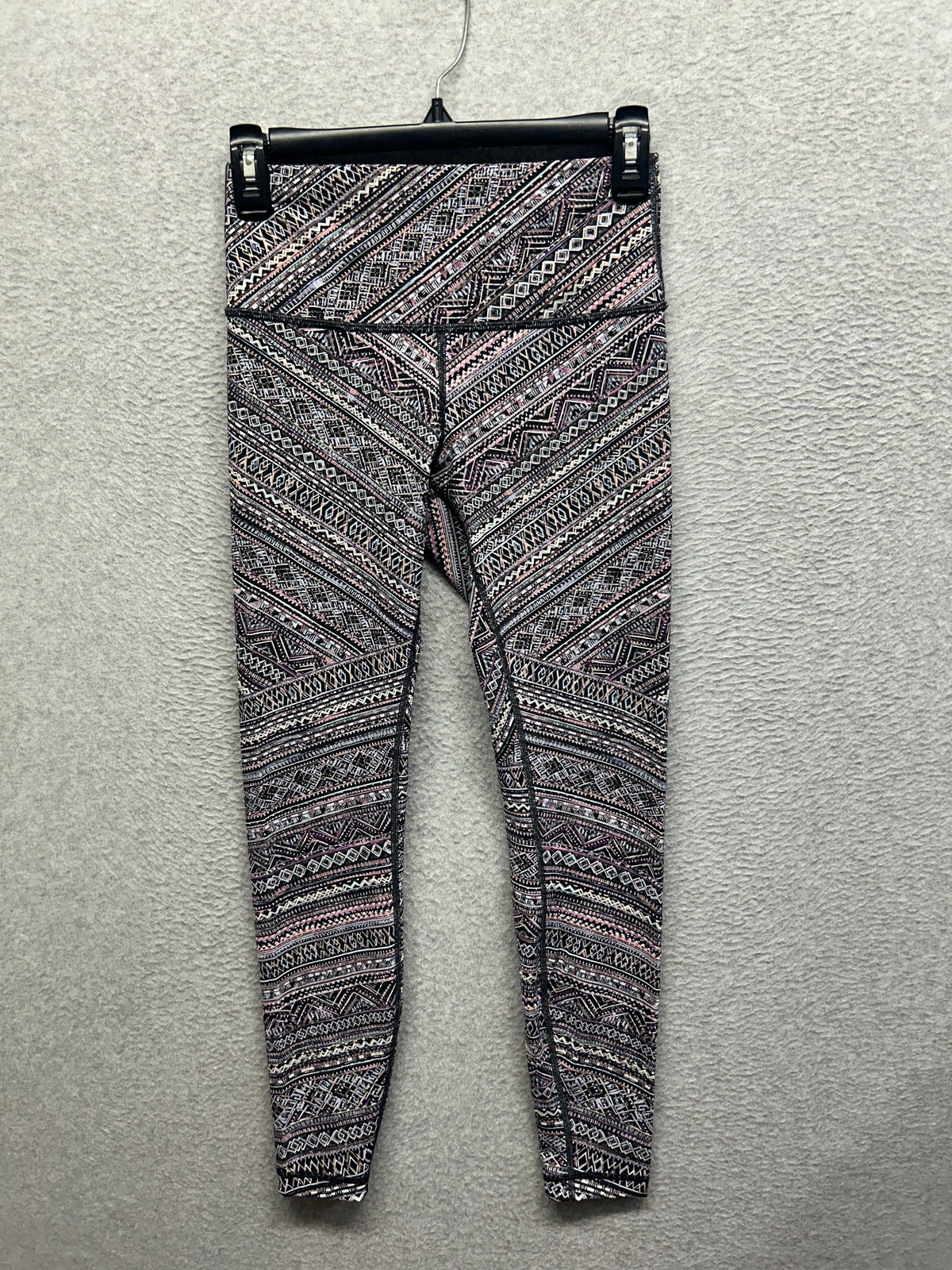 Lululemon Wunder Under High-Rise Tight Engineered Full-On Luxtreme 28" Size 6 Tribal Pace Wunder Under White Black