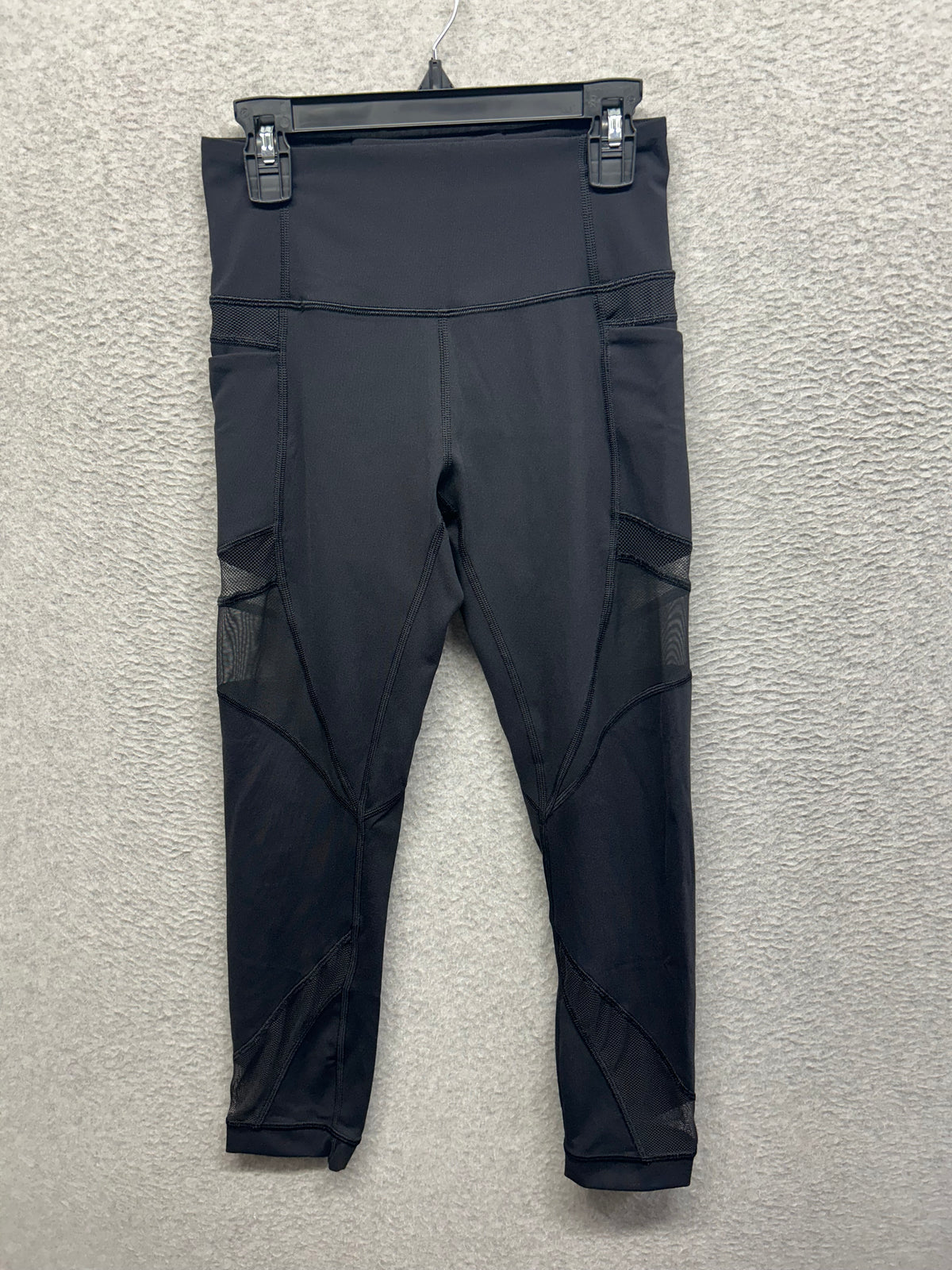 Lululemon Mesh In Motion Crop 23" Size 4 Black