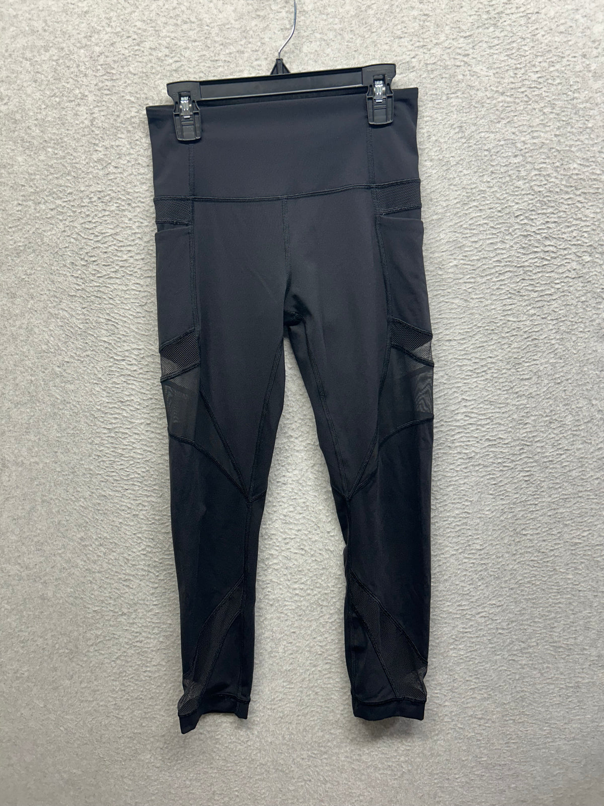 Lululemon Mesh In Motion Crop 23" Size 4 Black