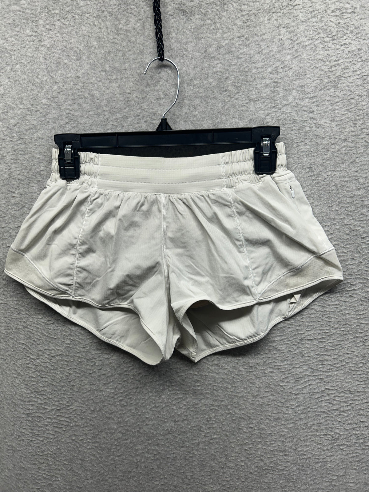 Lululemon Hotty Hot Short II 2.5" Size 6 White