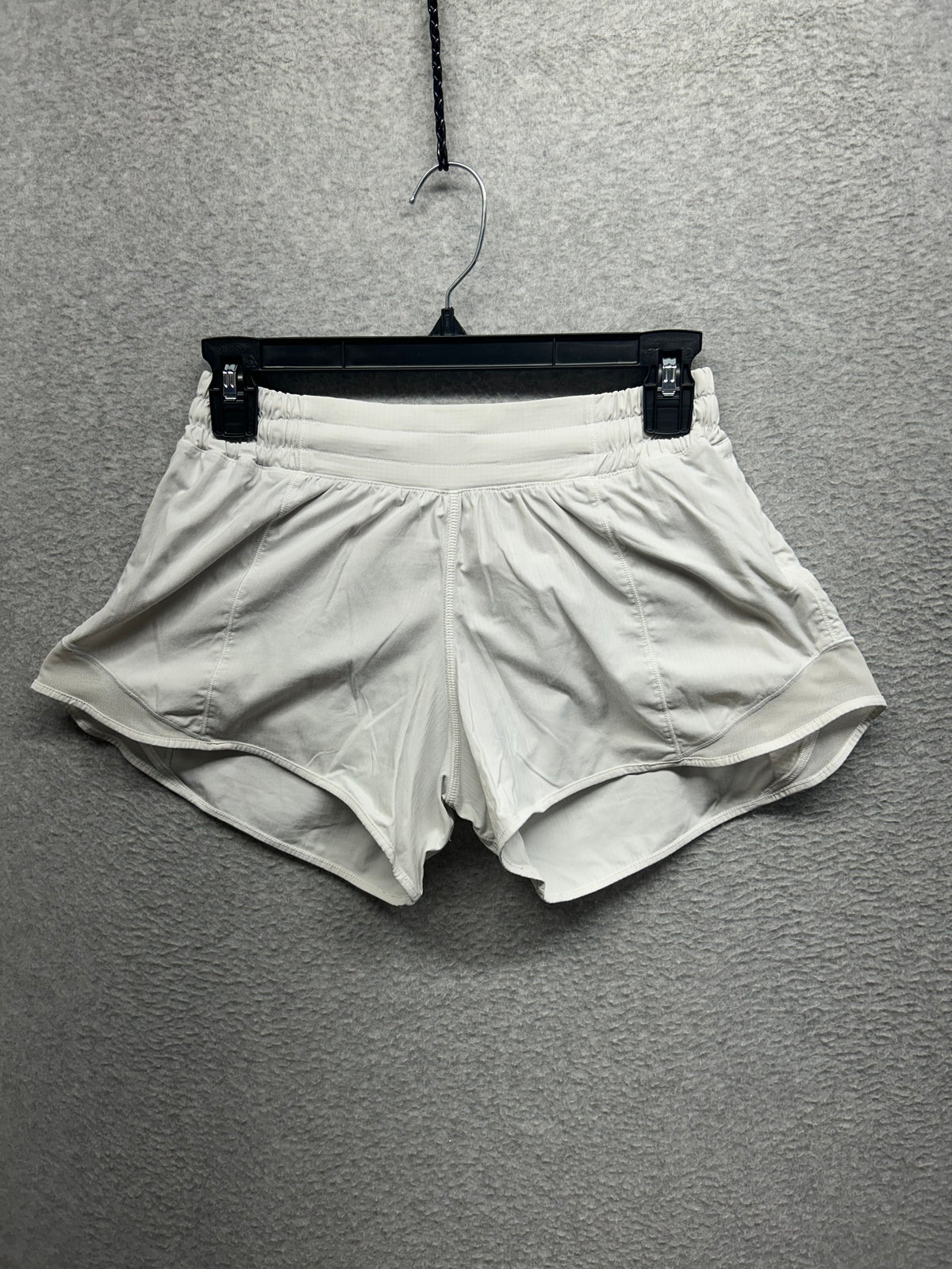 Lululemon Hotty Hot Short II Long 4" Size 6 White