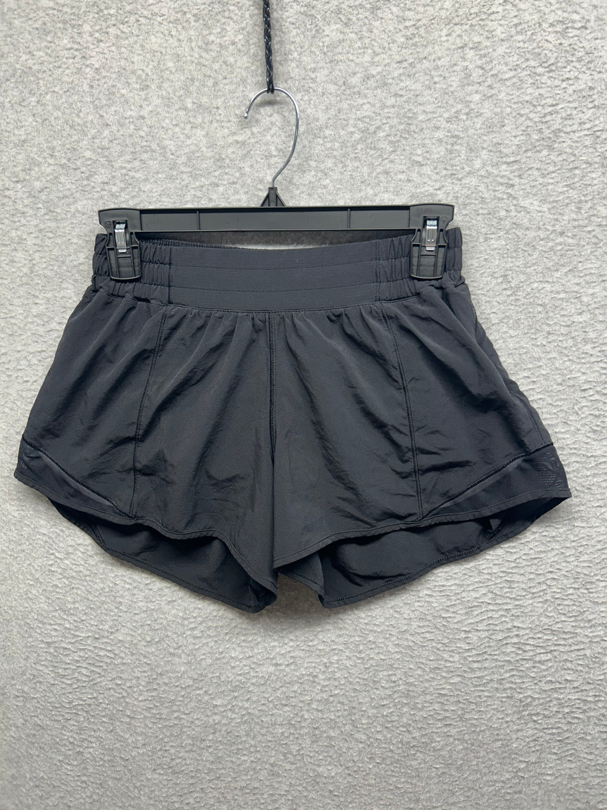Lululemon Hotty Hot Short II Long 4" Size 6 Black