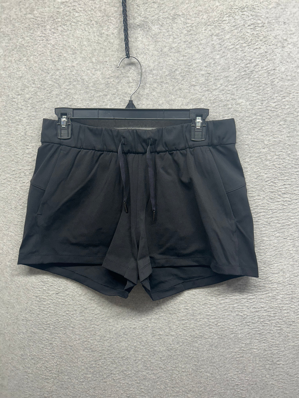 Lululemon On the Fly Short 2.5" Size 8 Black