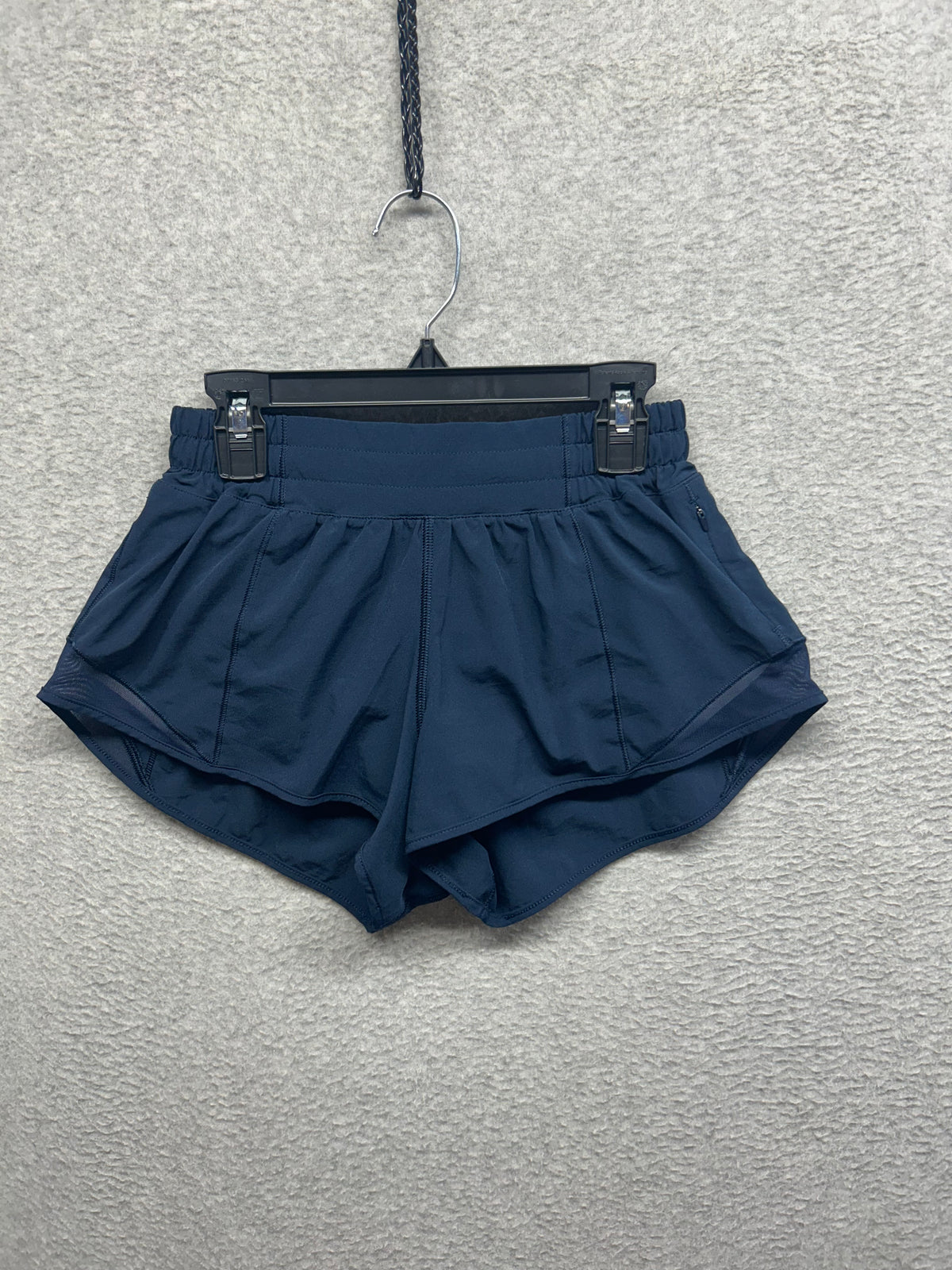 Lululemon Hotty Hot Low-Rise Lined Short 2.5" Size 4