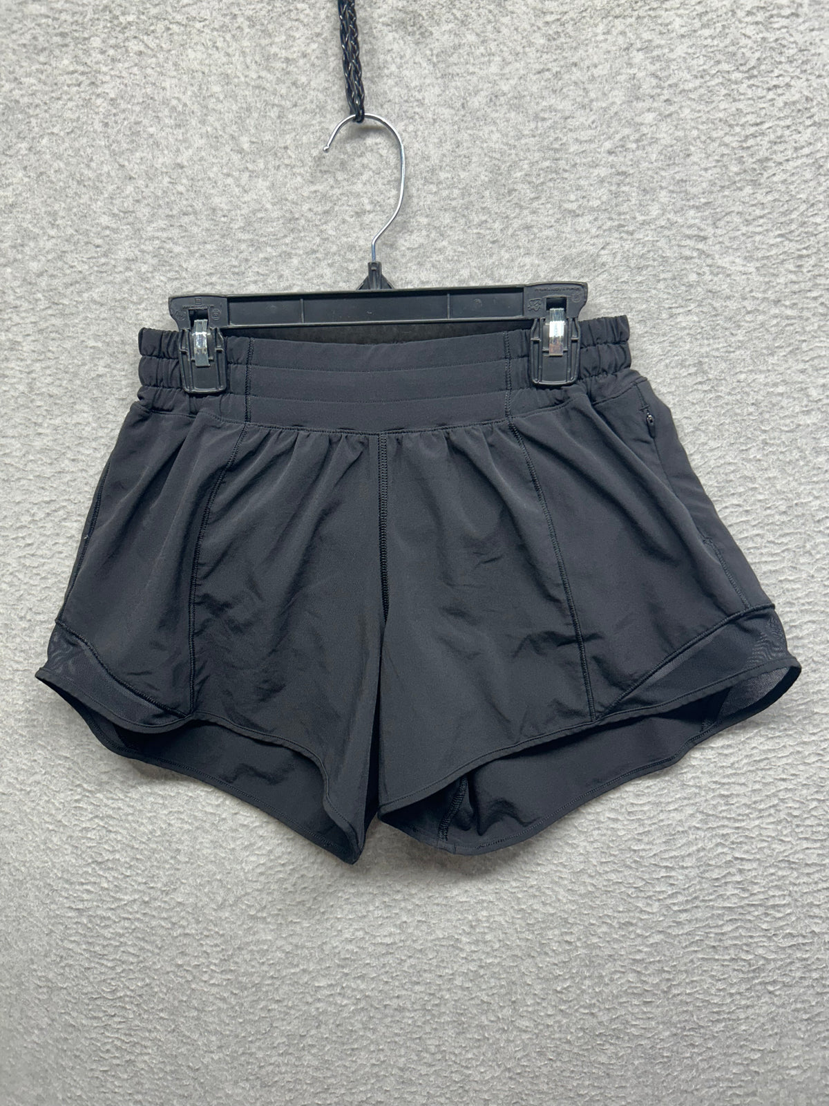 Lululemon Hotty Hot Short II Long 4" Size 4 Black