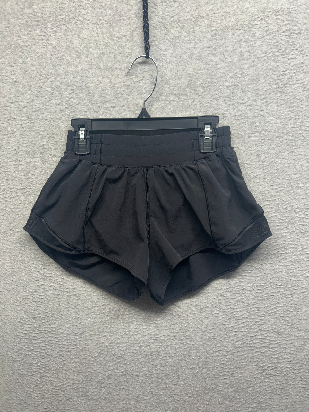 Lululemon Hotty Hot Short II 2.5" Size 4 Black
