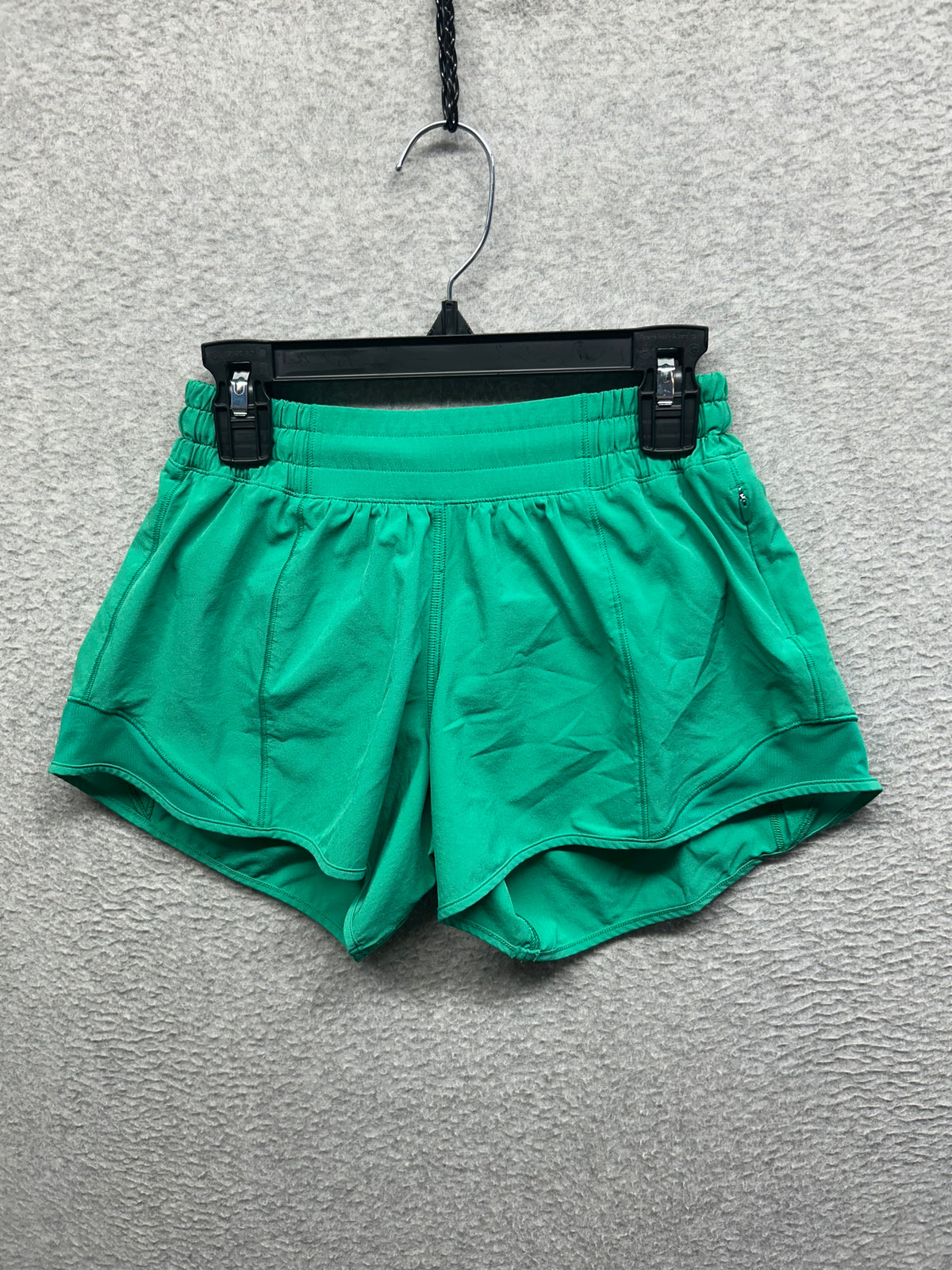 Lululemon Hotty Hot Low-Rise Lined Short 4" Size 2 Kelly Green