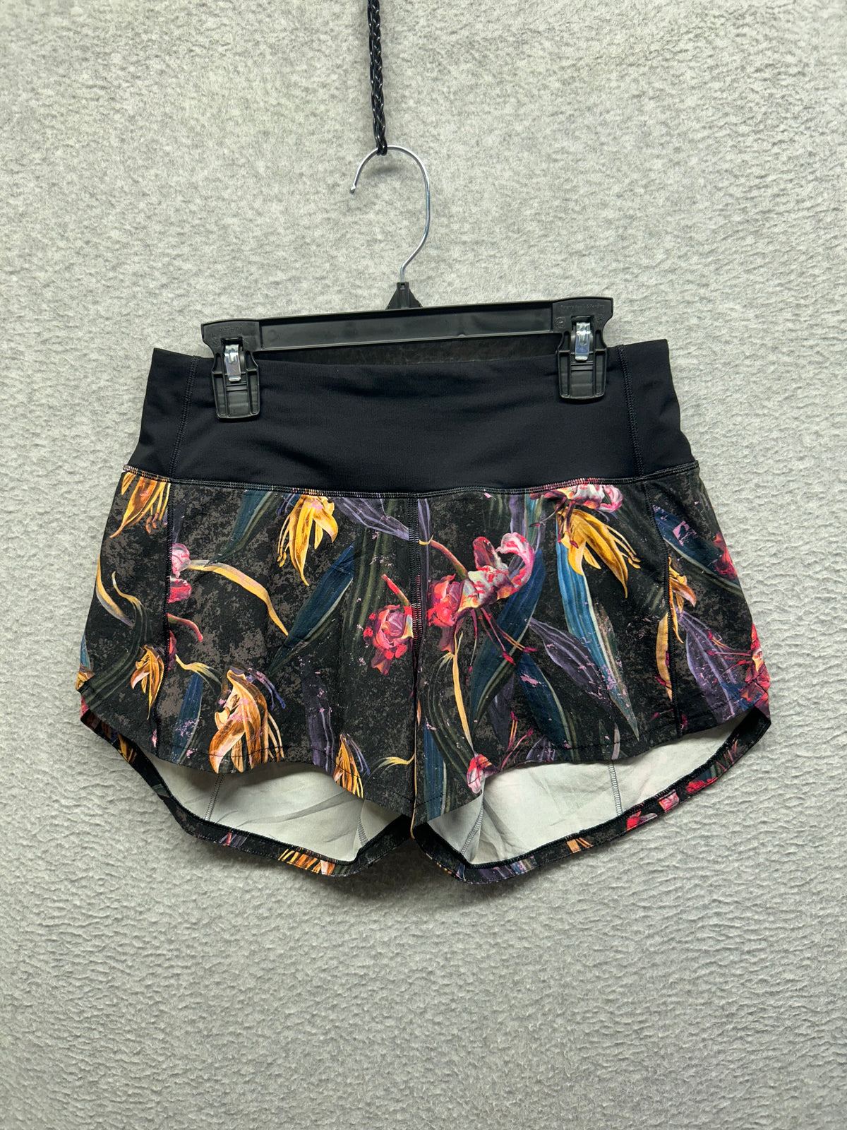 Lululemon Speed Up Mid-Rise Lined Short 4" Size 2 Veiled Floral Black Multi / Black