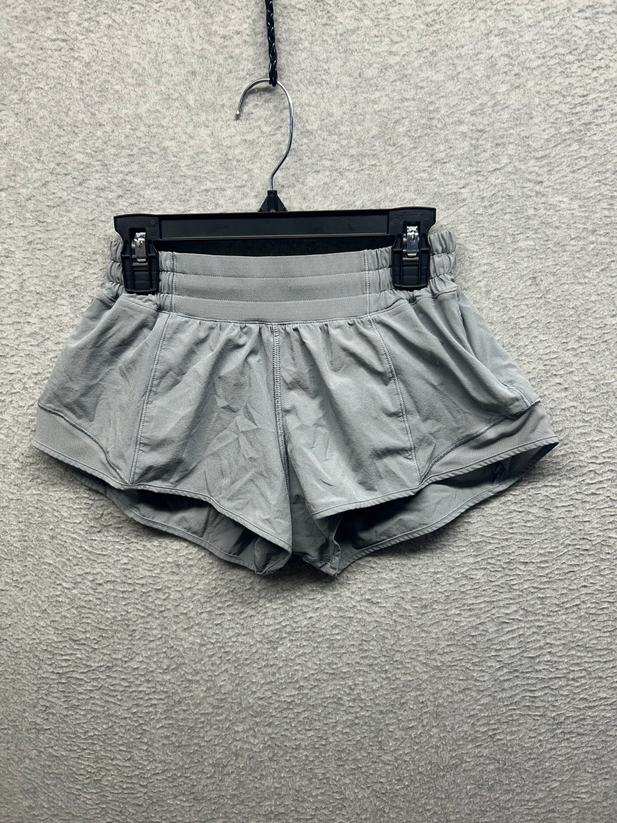 Lululemon Hotty Hot Low-Rise Lined Short 2.5" Size 4 Rhino Grey