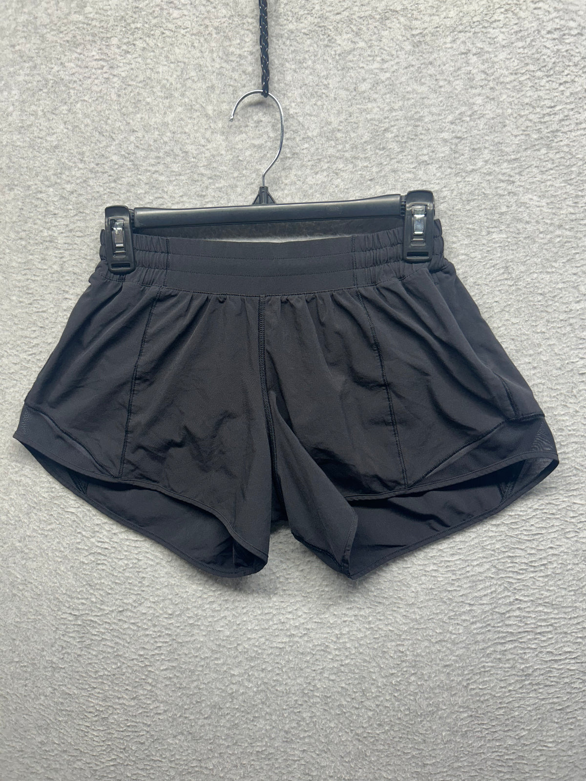 Lululemon Hotty Hot Short II Long 4" Size 6 Black