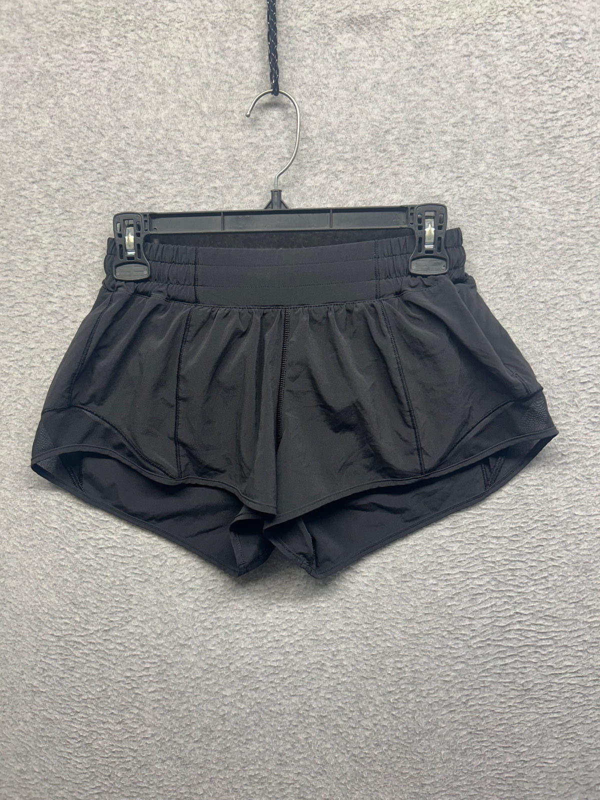 Lululemon Hotty Hot Short II 2.5" Size 6 Black