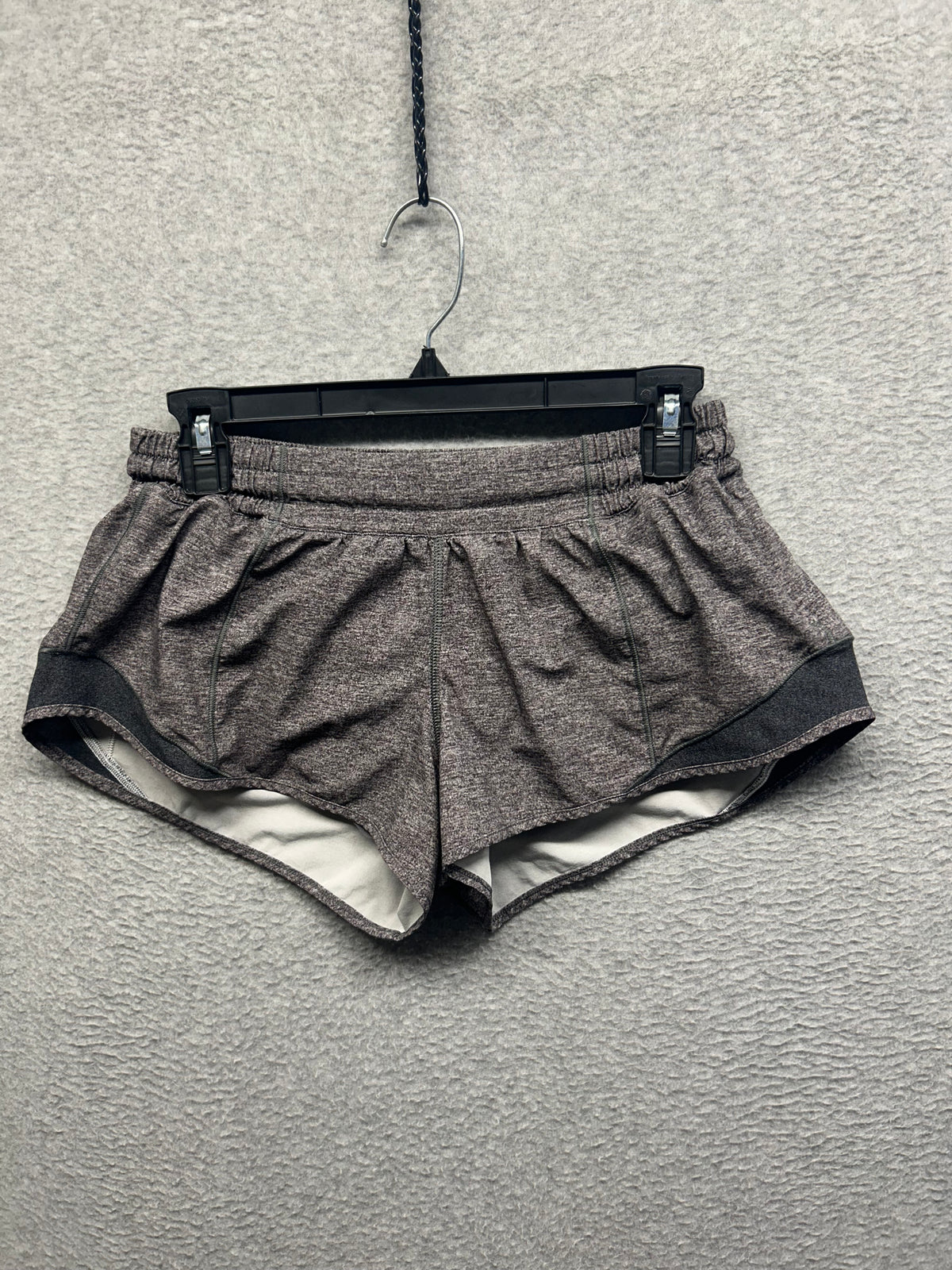 Lululemon Hotty Hot Short II 2.5" Size 6 Heather Lux Multi Black / Heathered Black
